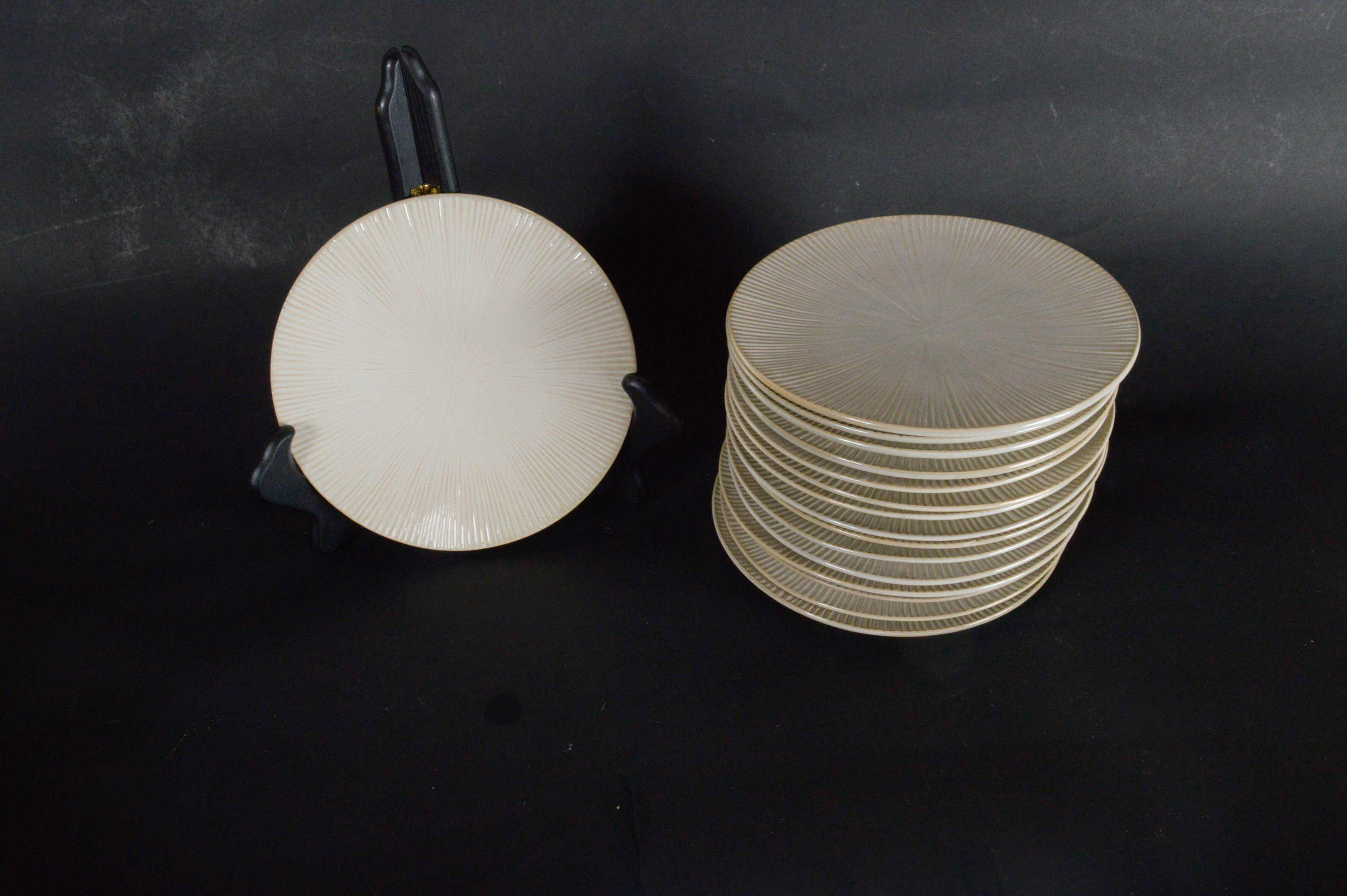 Colin Cowie Contemporary Ceramic Tableware Set