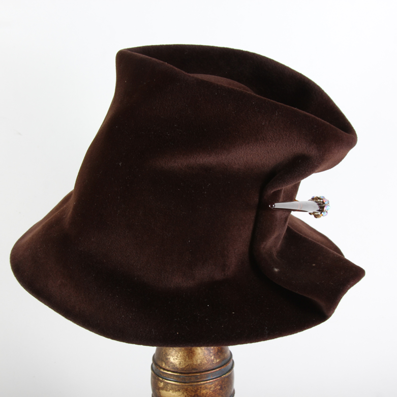 Five Women's Vintage Hats and Hatbox