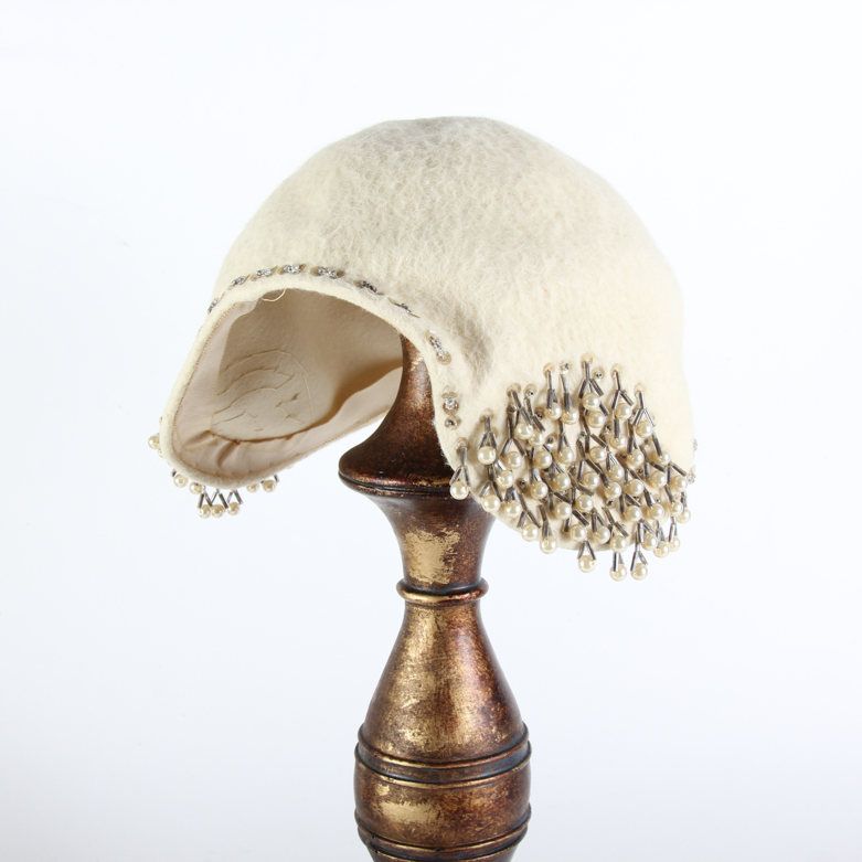 Five Women's Vintage Hats and Hatbox