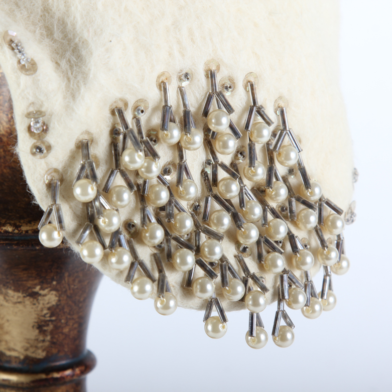 Five Women's Vintage Hats and Hatbox