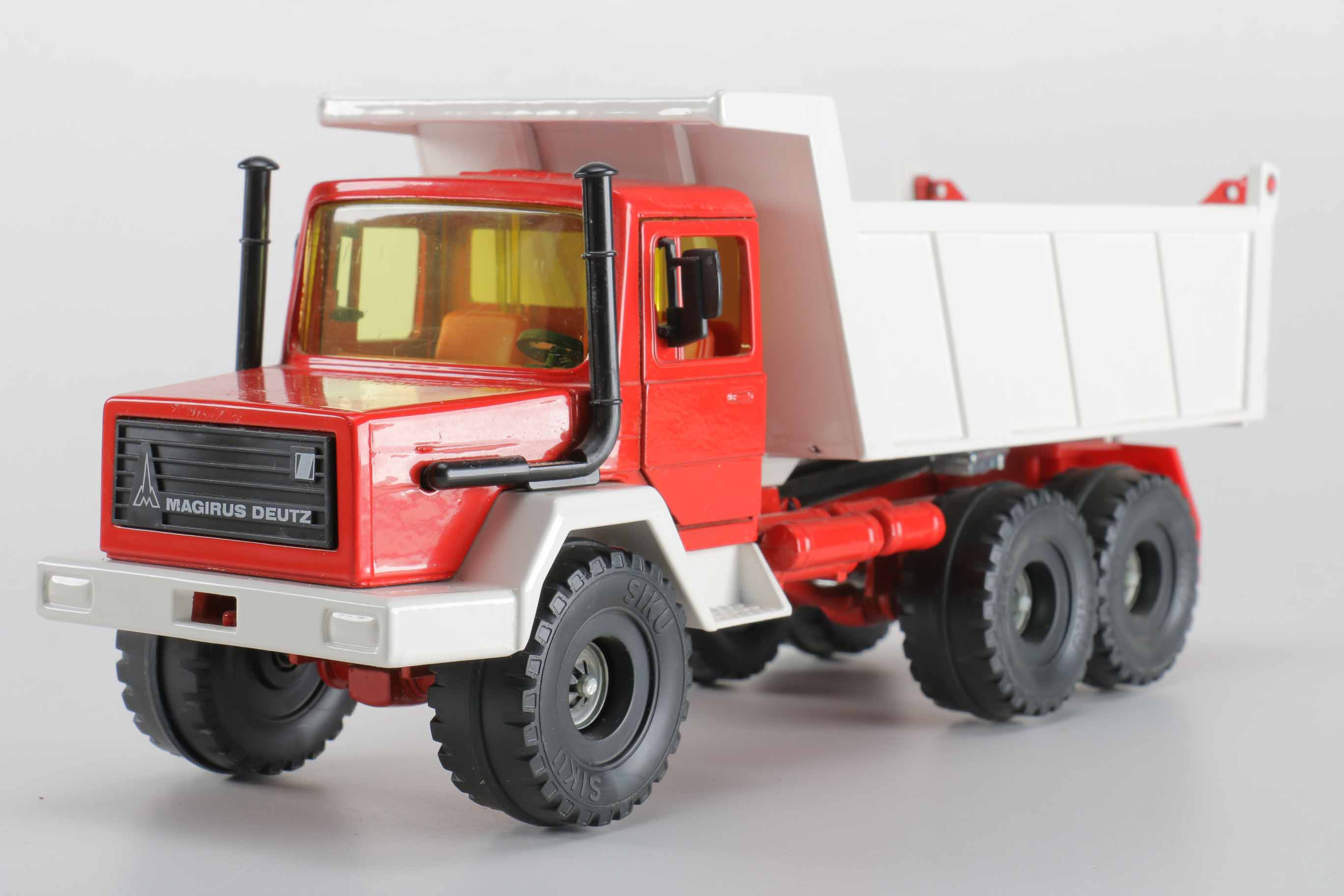 Siku Magirus Deutz Kipper Toy Truck