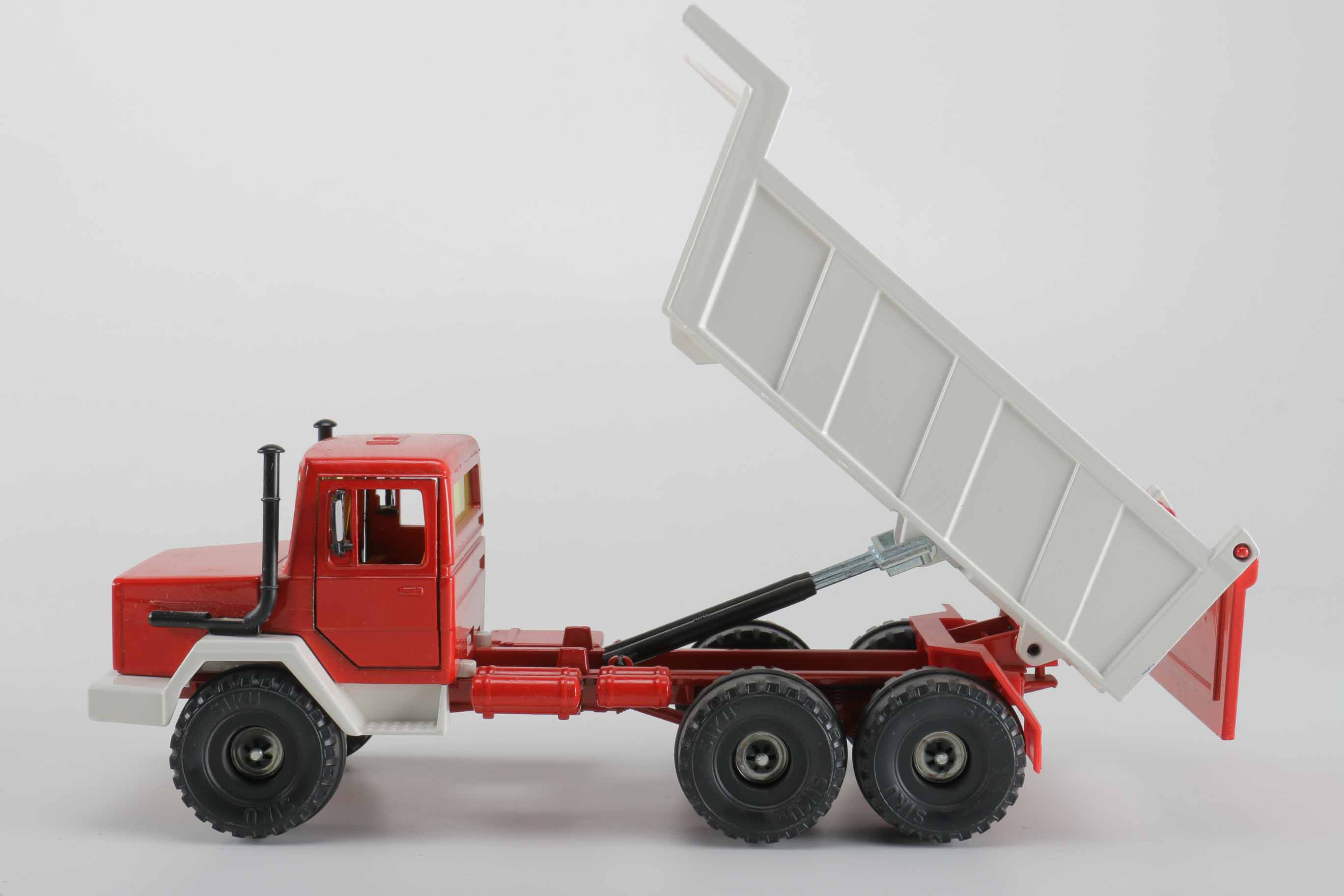 Siku Magirus Deutz Kipper Toy Truck