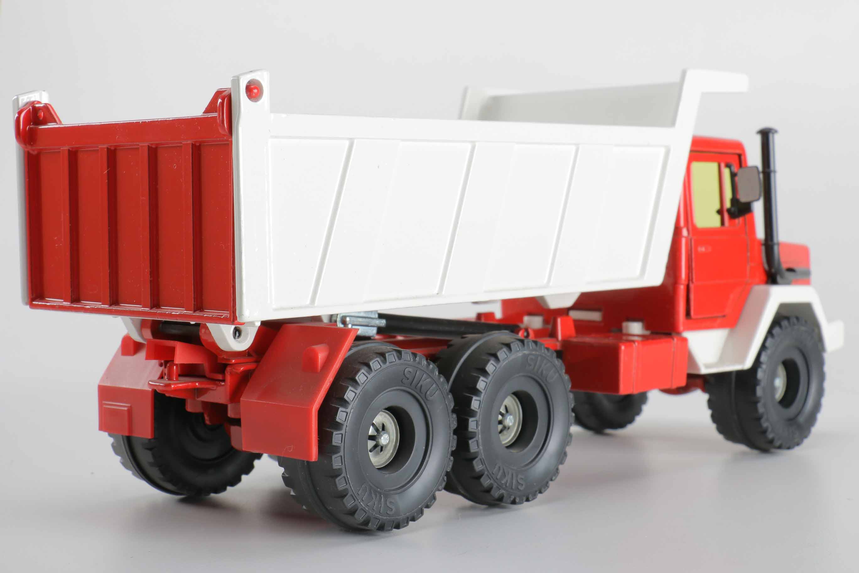 Siku Magirus Deutz Kipper Toy Truck