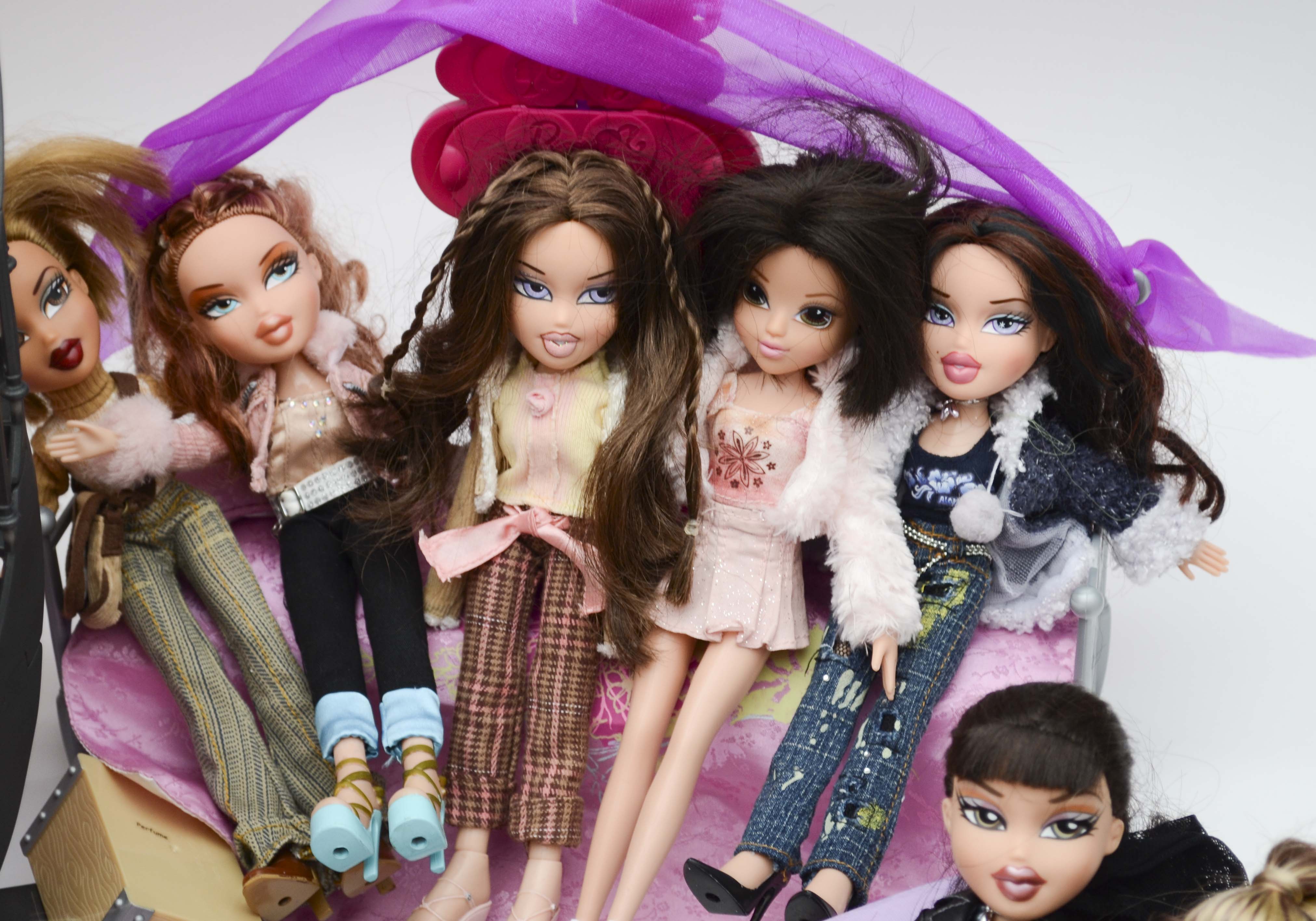 Bratz Doll House with Dolls