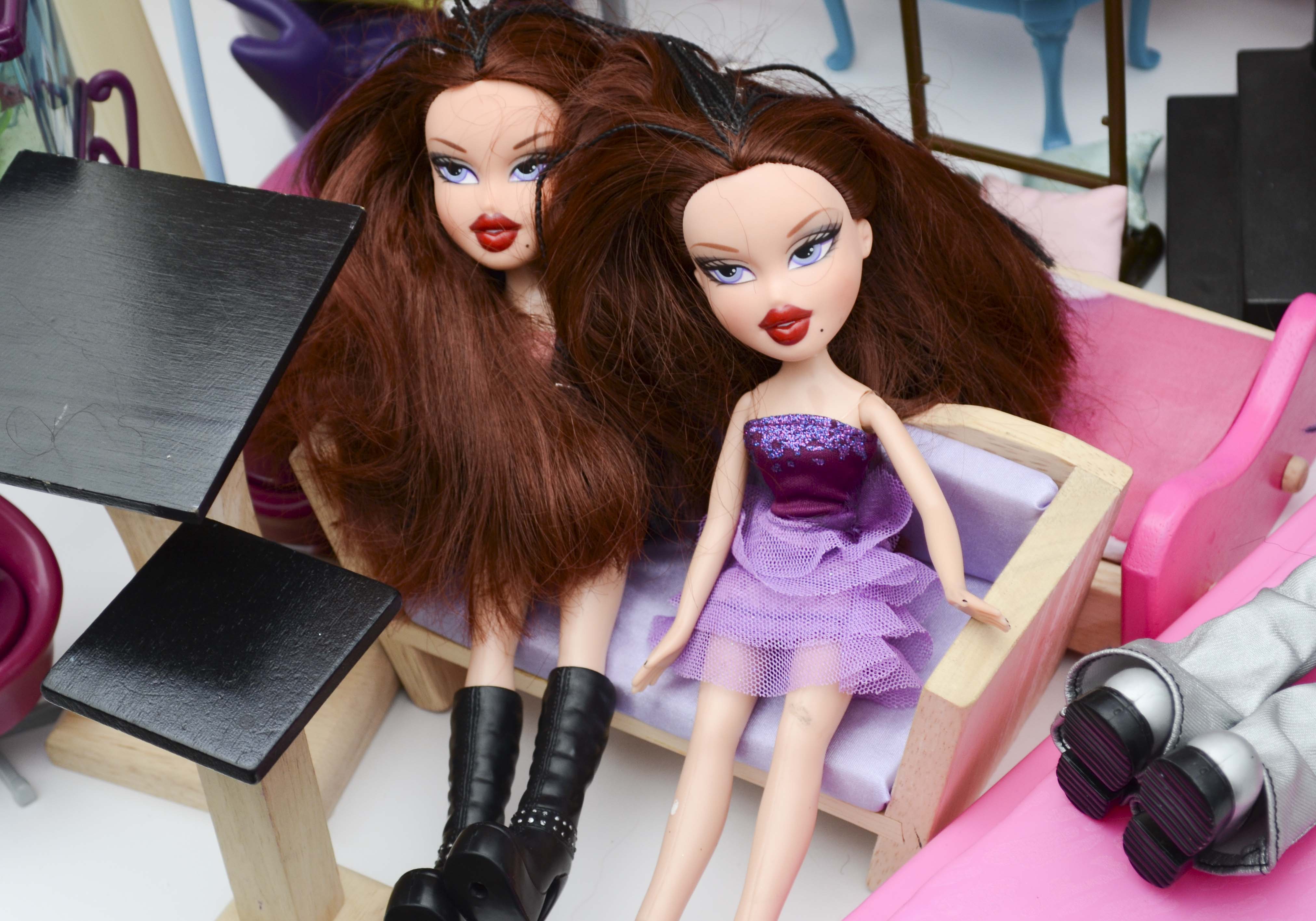 Bratz Doll House with Dolls