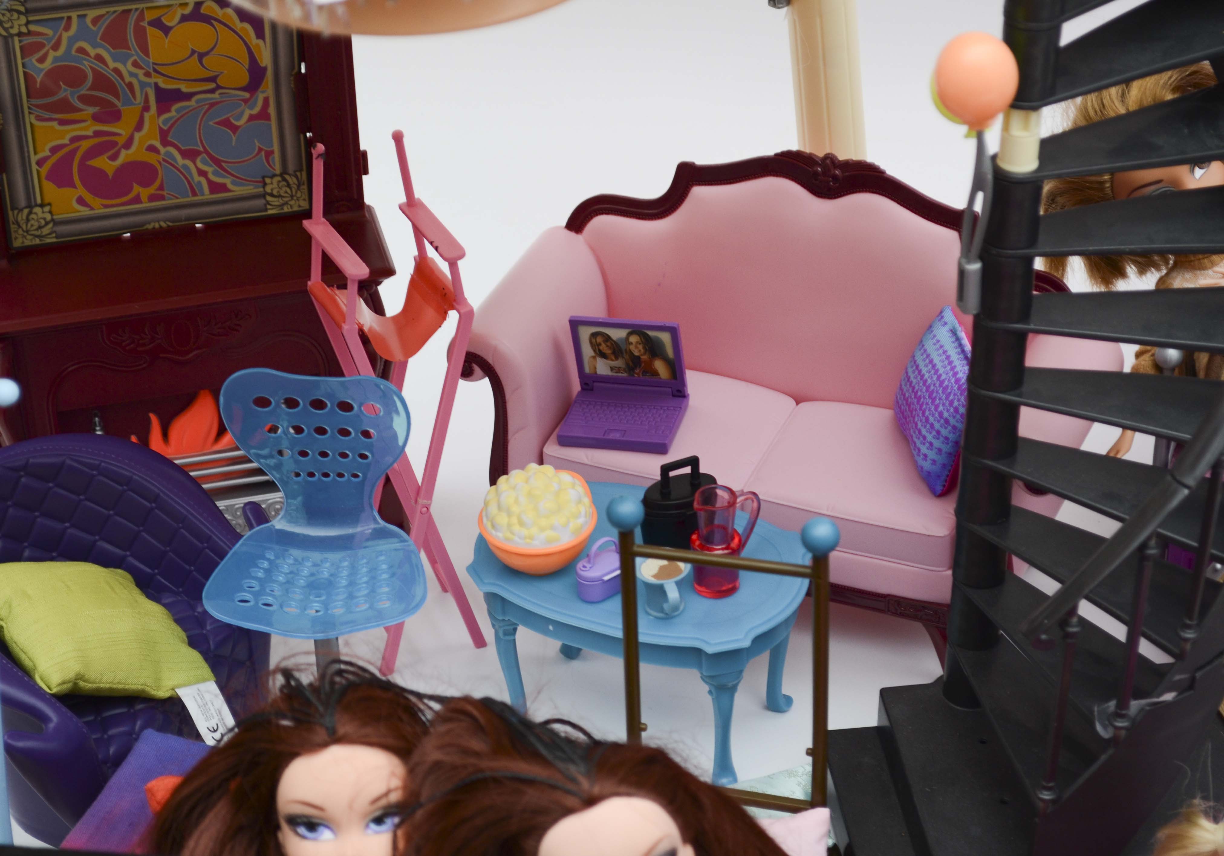 Bratz Doll House with Dolls