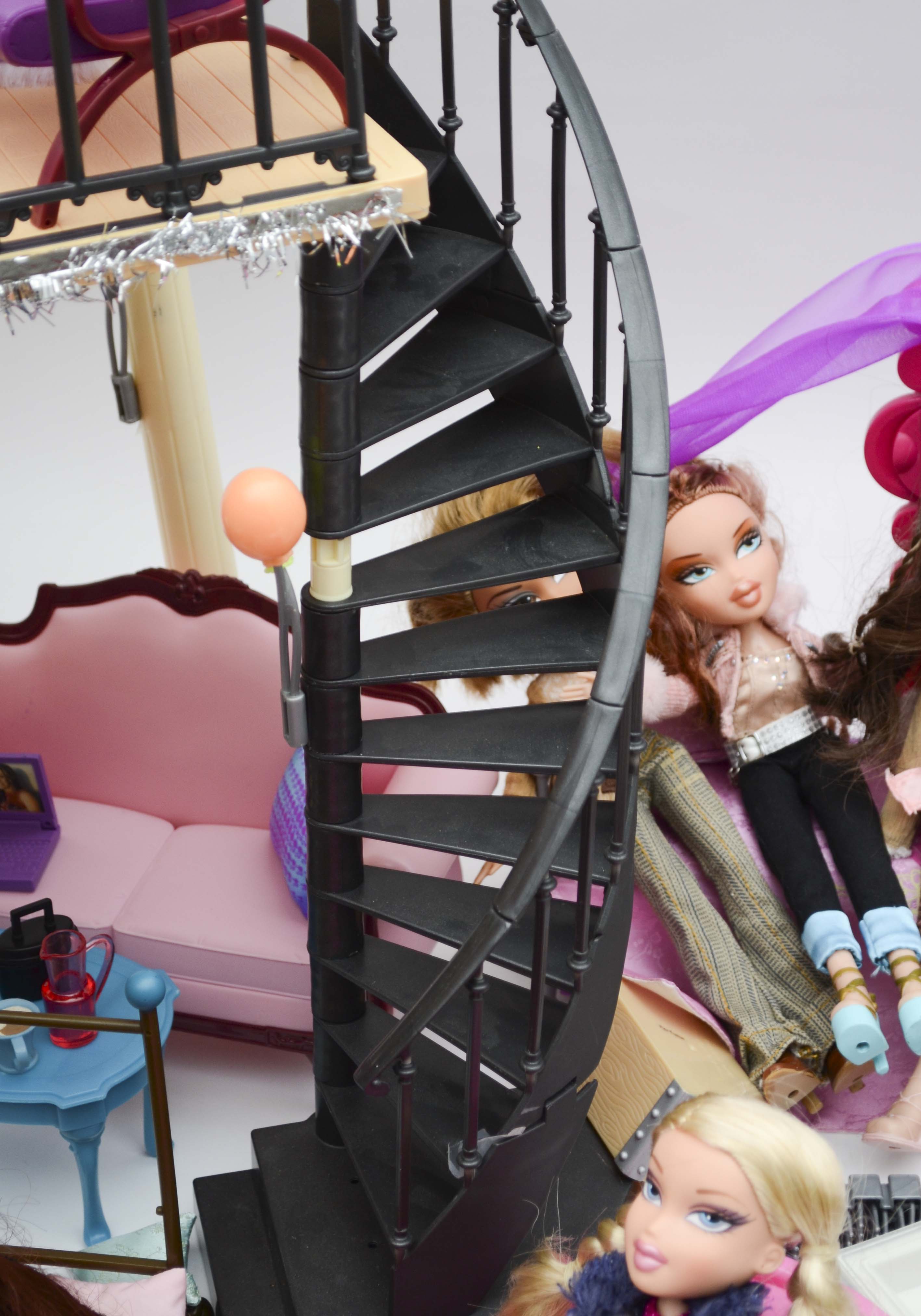 Bratz Doll House with Dolls