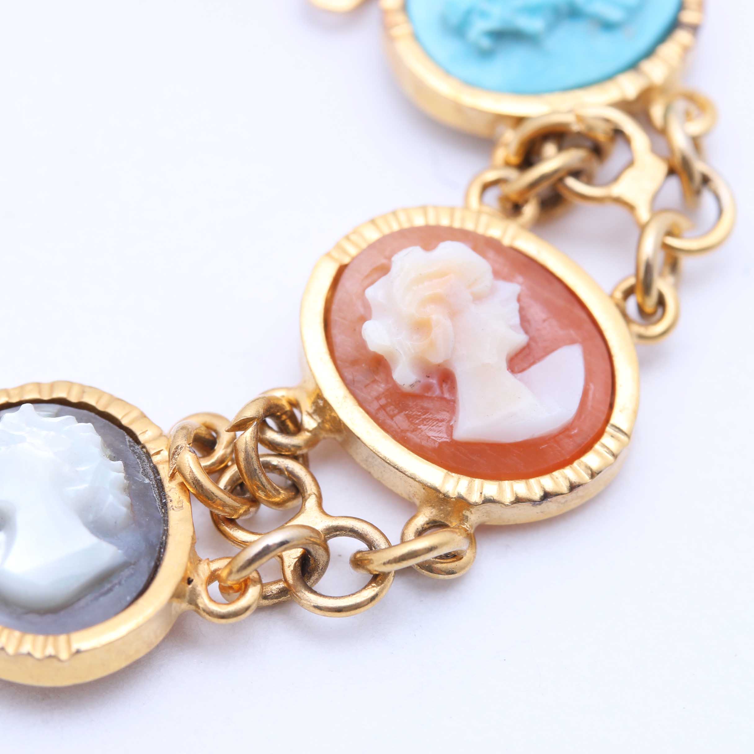Gemstone and Shell Cameo Bracelet With Heart and Glass Glass Drop Earrings