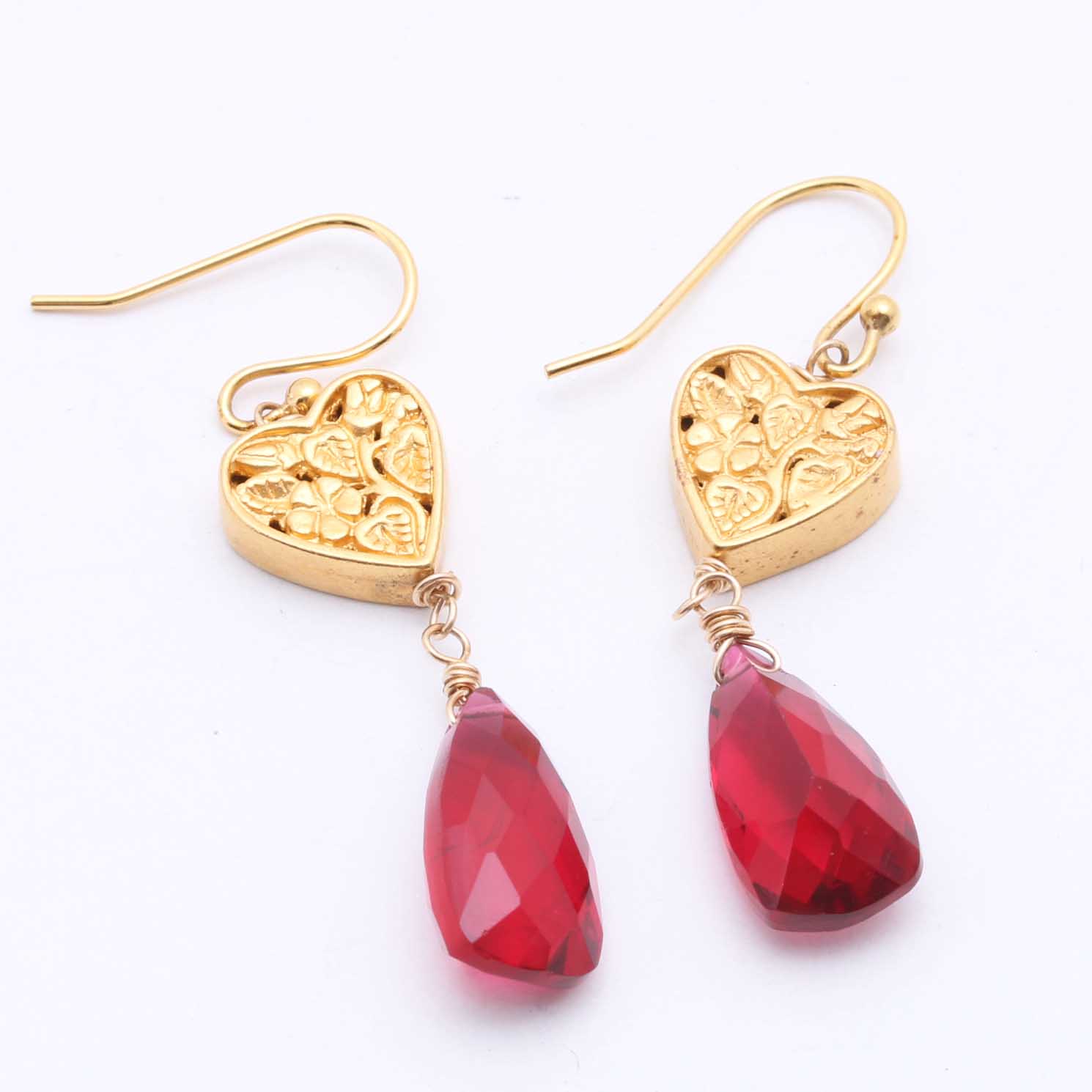 Gemstone and Shell Cameo Bracelet With Heart and Glass Glass Drop Earrings