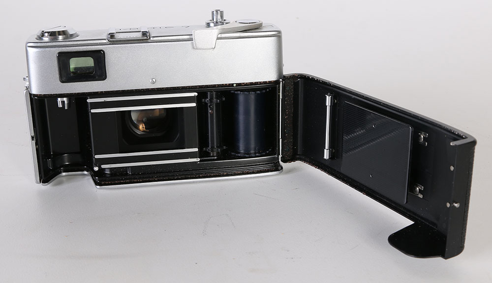 Pair of Kodak Brownie Cameras and Minolta Camera