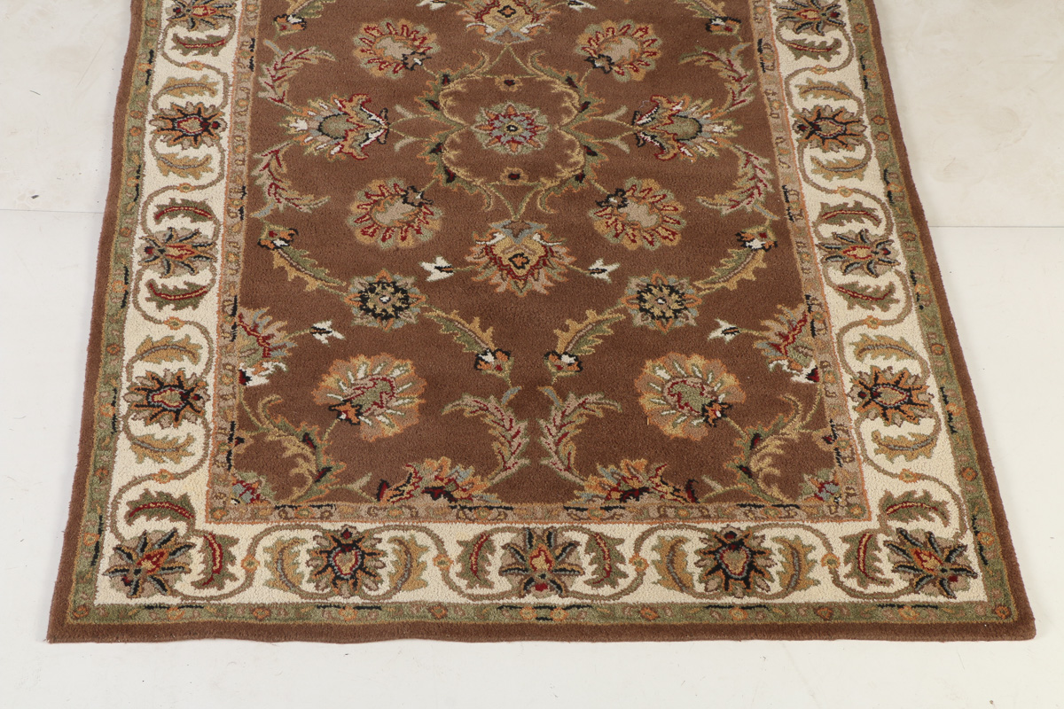Machine Made Persian Style Area Rug