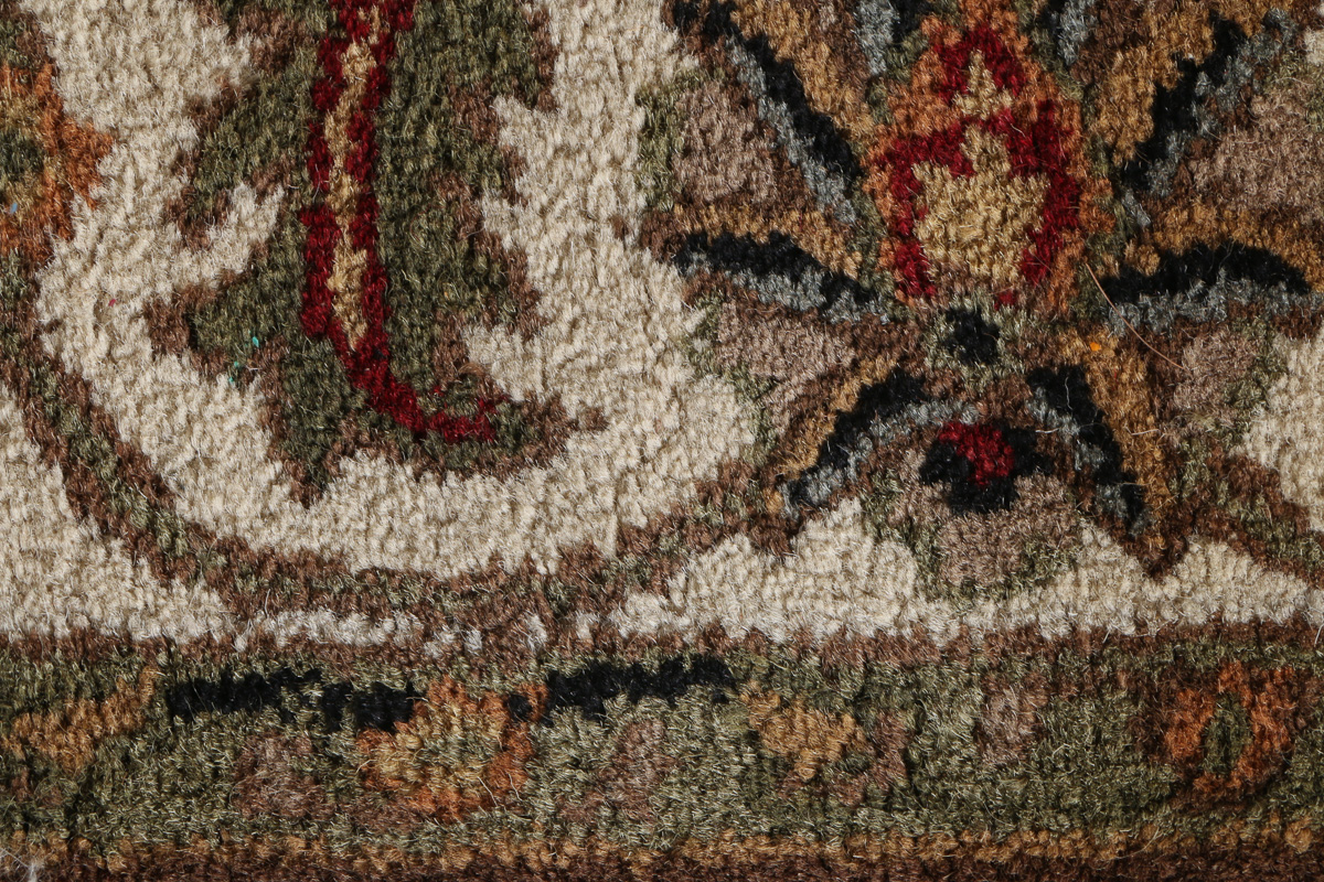 Machine Made Persian Style Area Rug