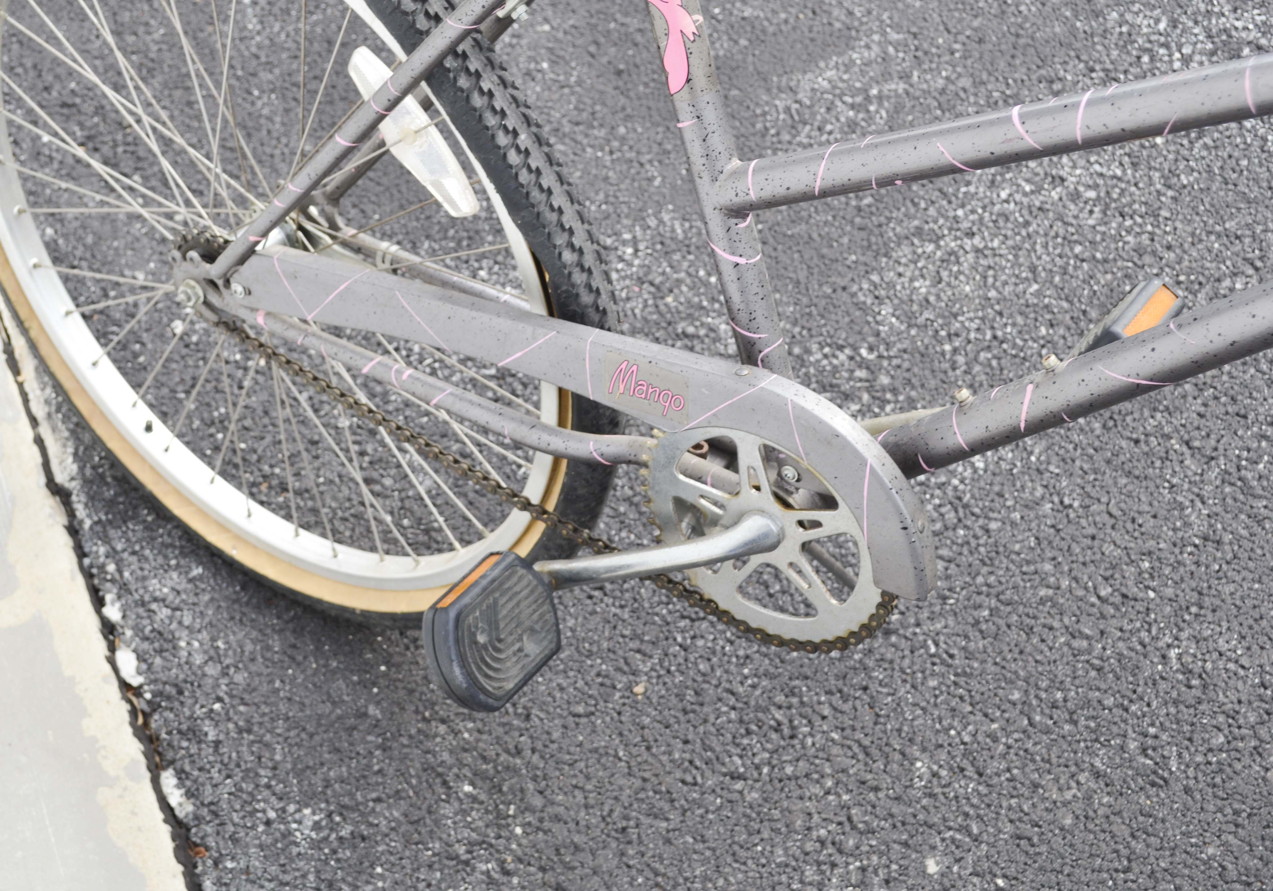 Mango Conure Women's Bicycle