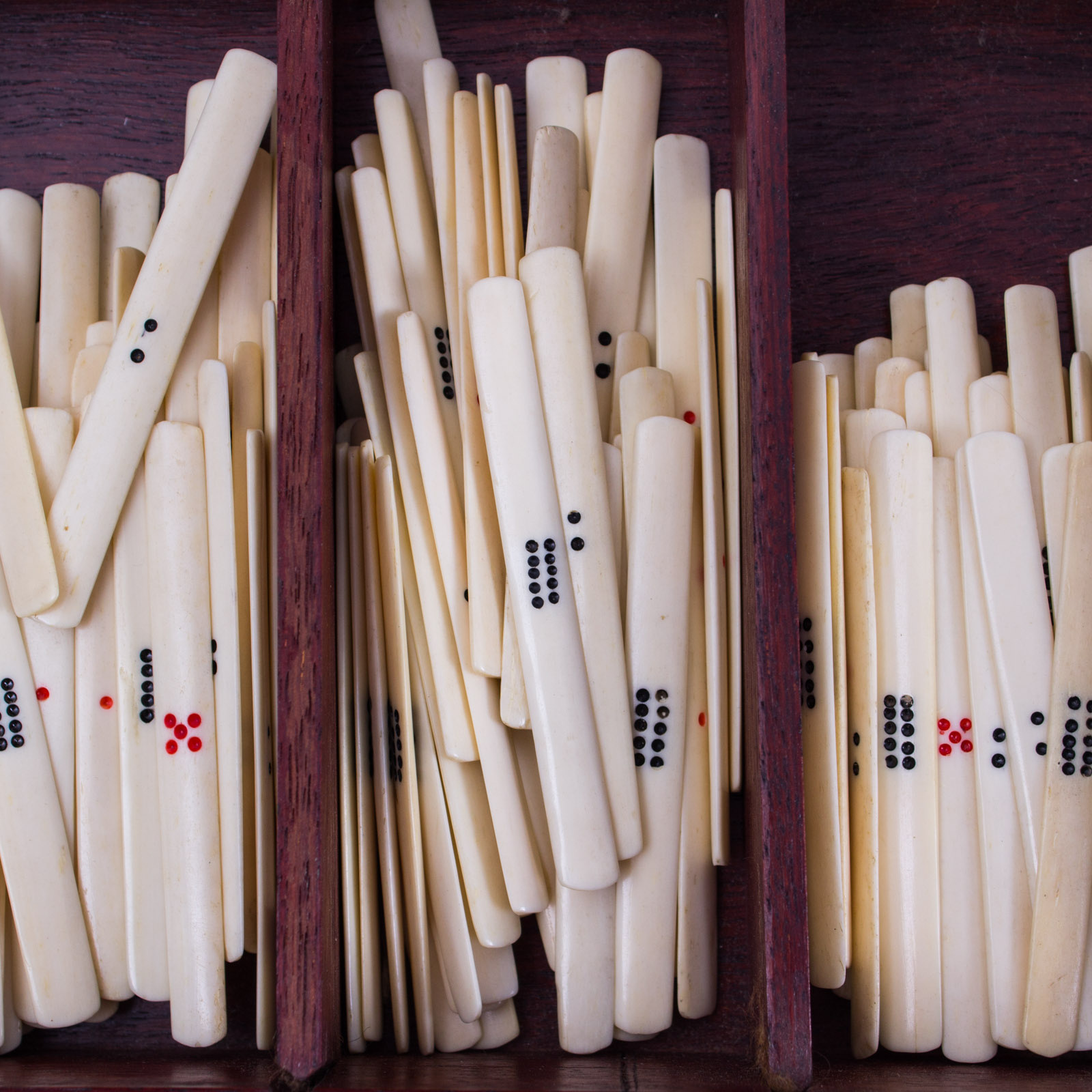 Vintage Bone Mah Jongg Set