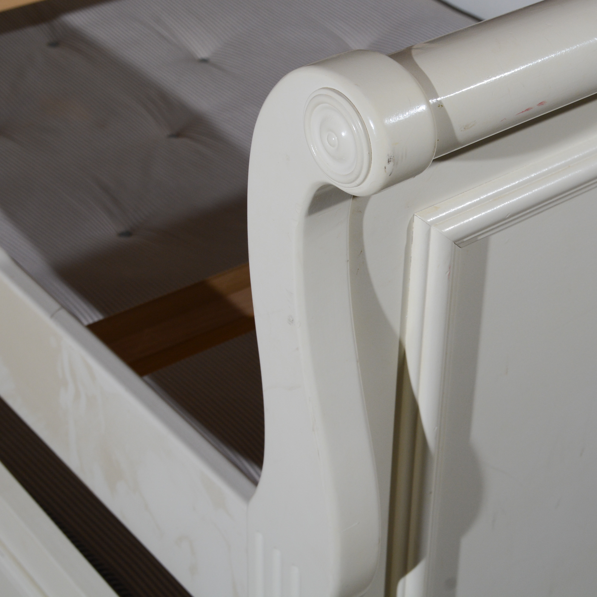 Girls Lexington Trundle Sleigh Bed and Dresser