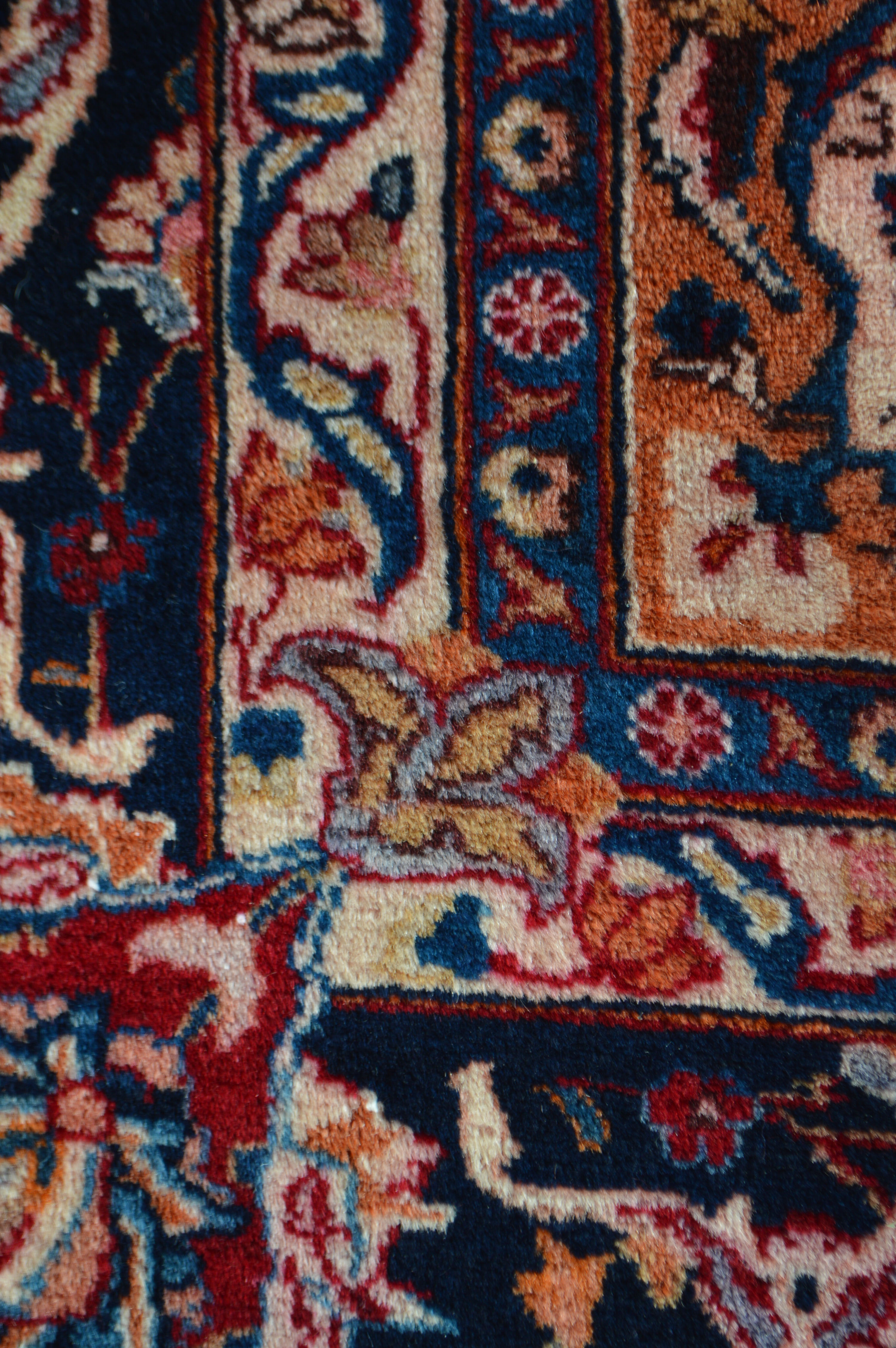 Handwoven "Sarouk" Style Rug