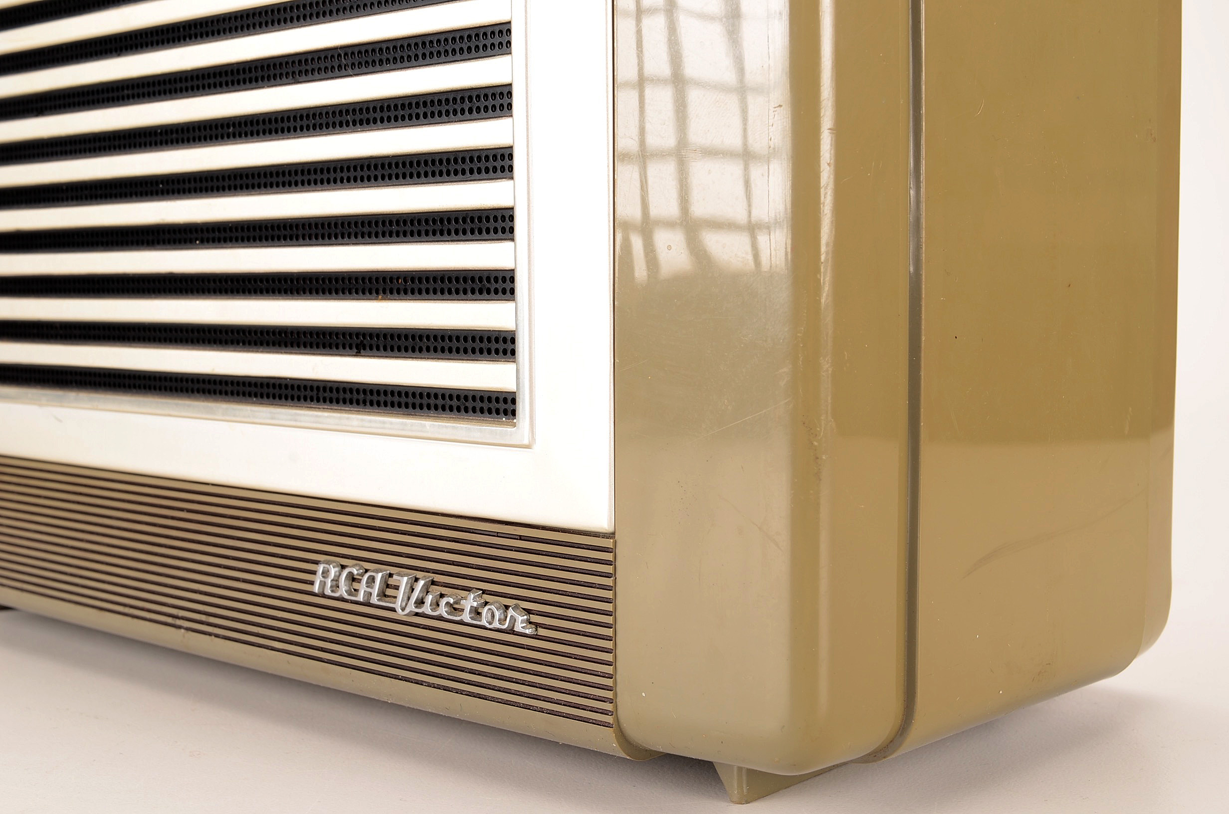 Vintage RCA Victor 6-BX-63 Portable Tube Radio