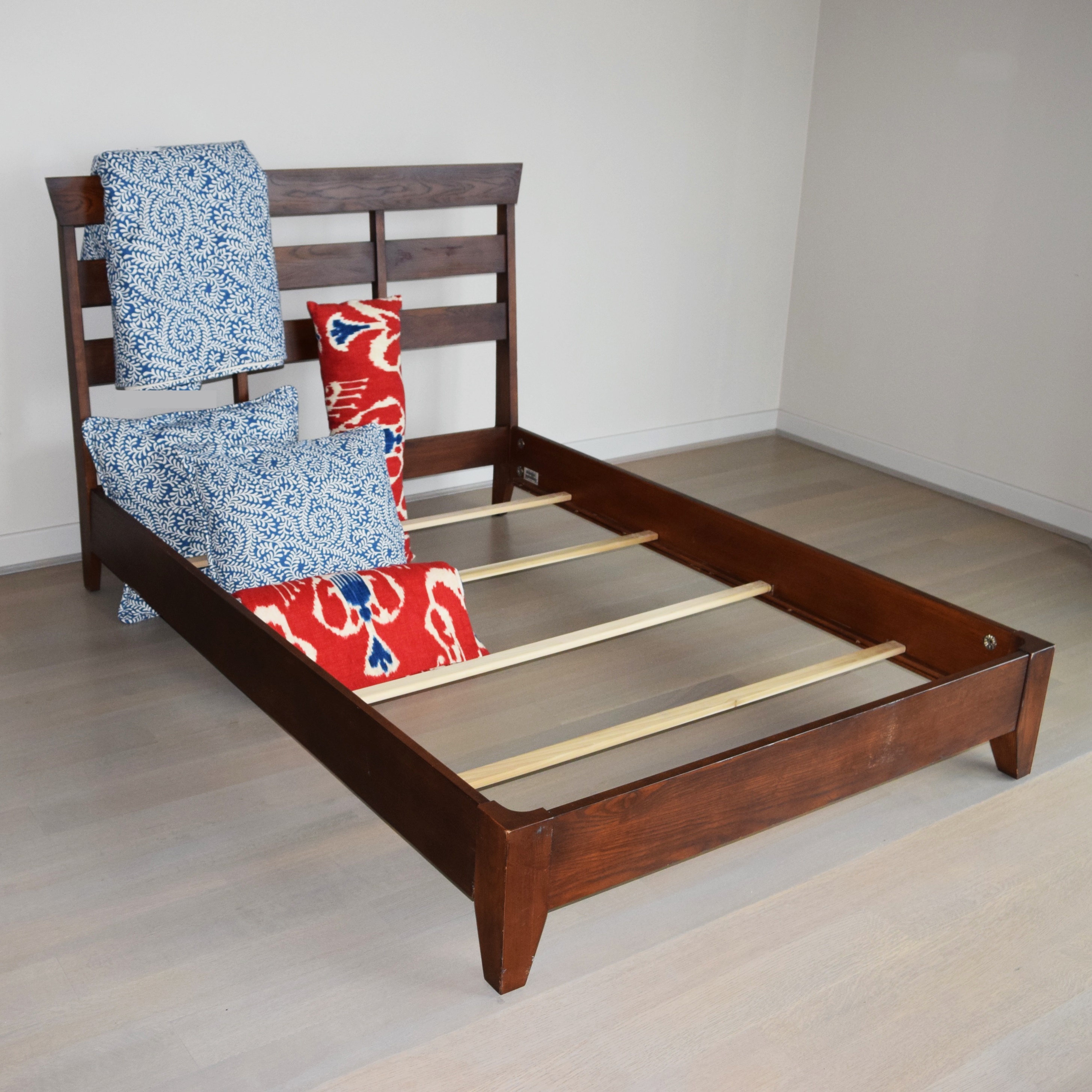 Ethan Allen Horizons Lotus Double Bed with Duvet Cover & Pillows