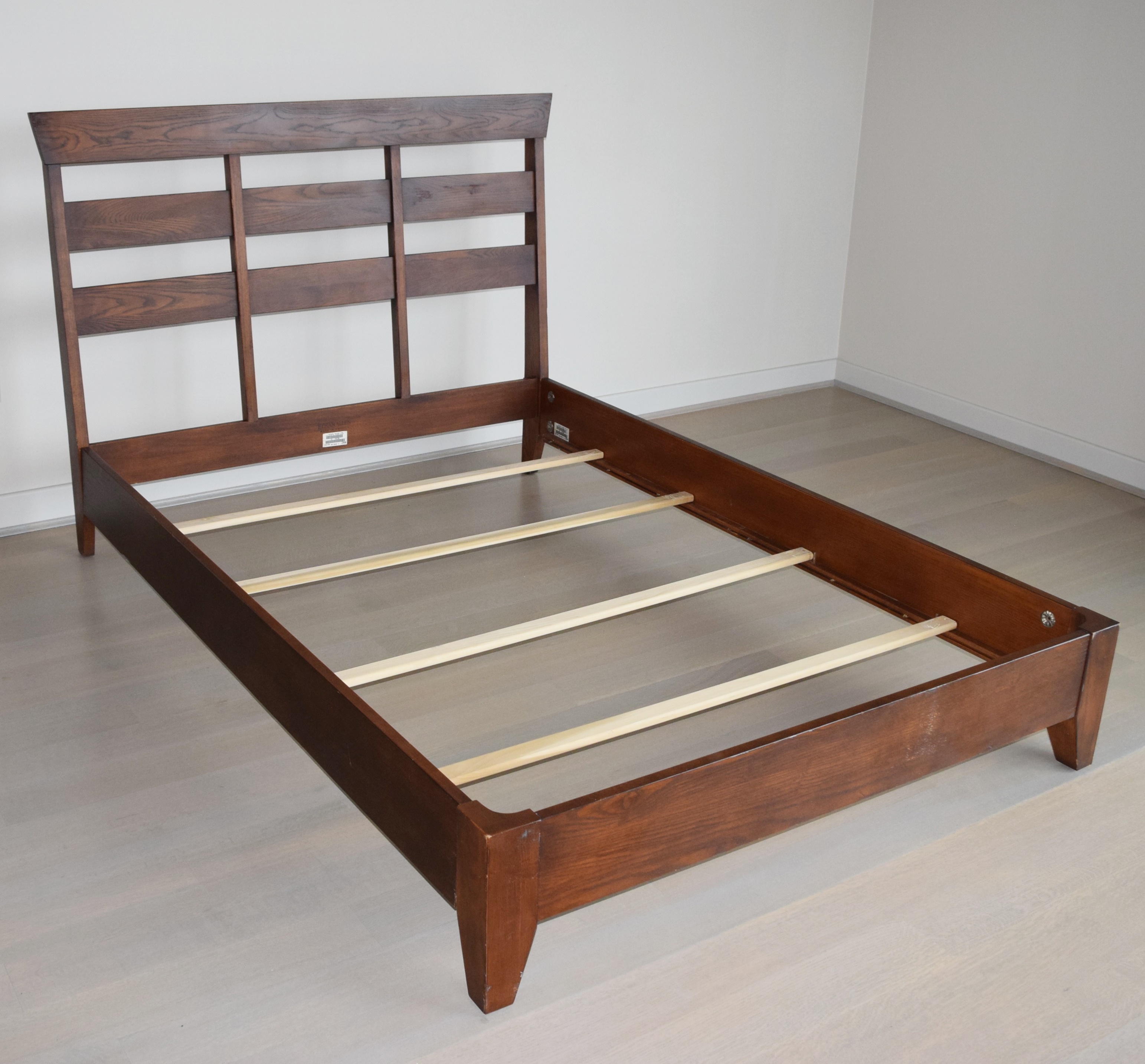 Ethan Allen Horizons Lotus Double Bed with Duvet Cover & Pillows