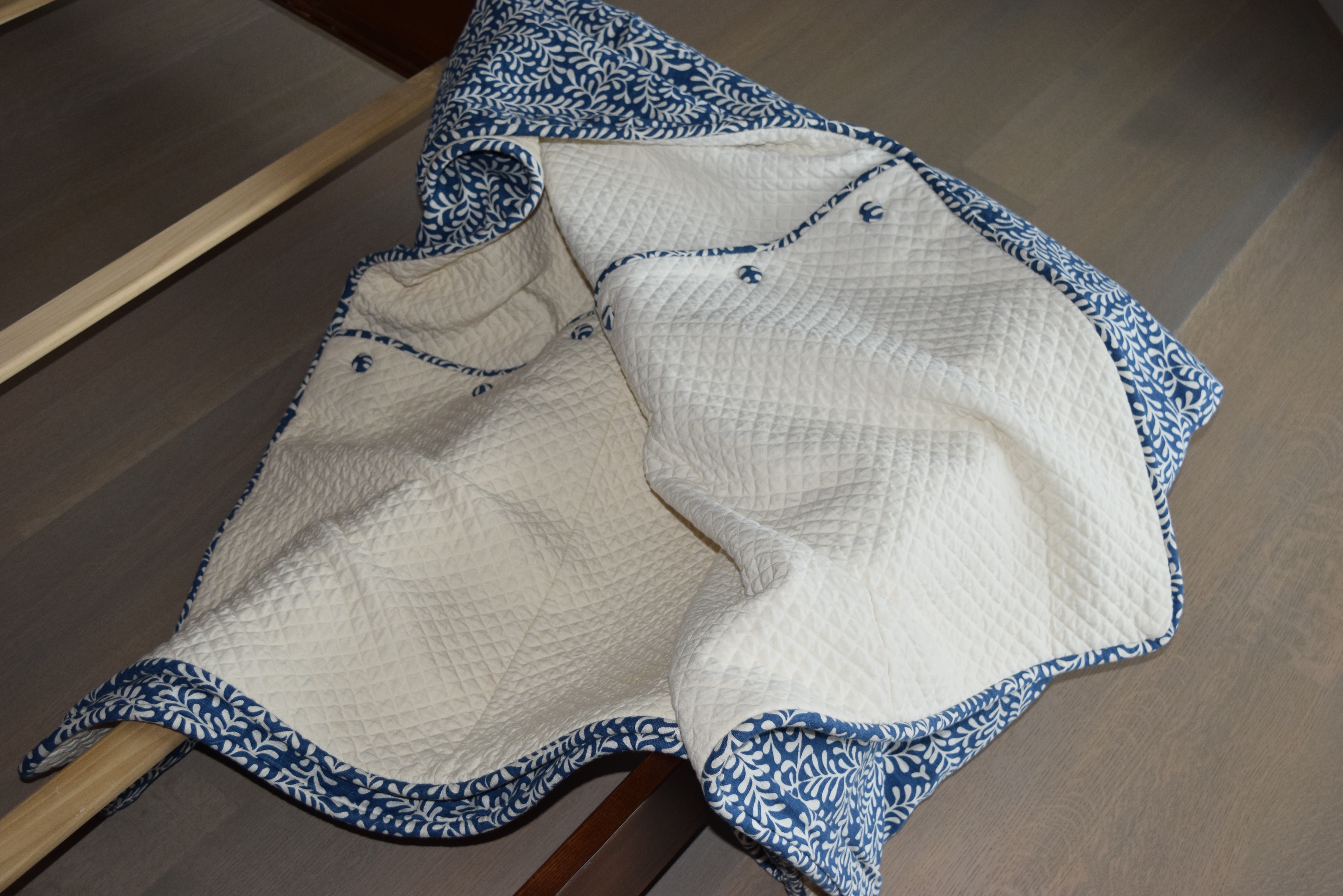 Ethan Allen Horizons Lotus Double Bed with Duvet Cover & Pillows