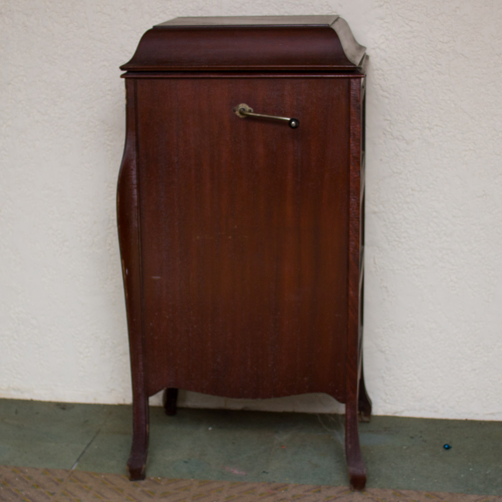 Antique Wurlitzer Victrola