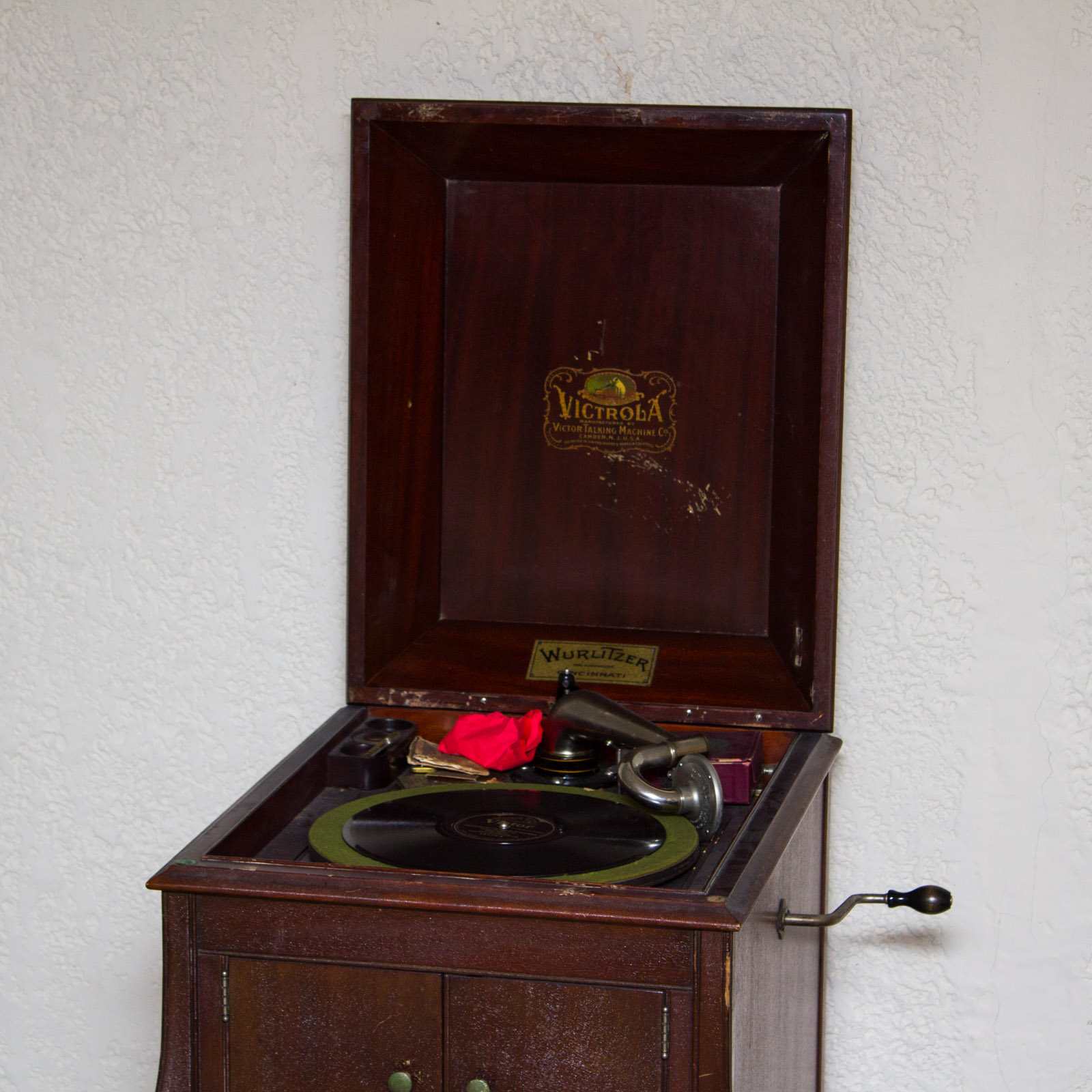 Antique Wurlitzer Victrola
