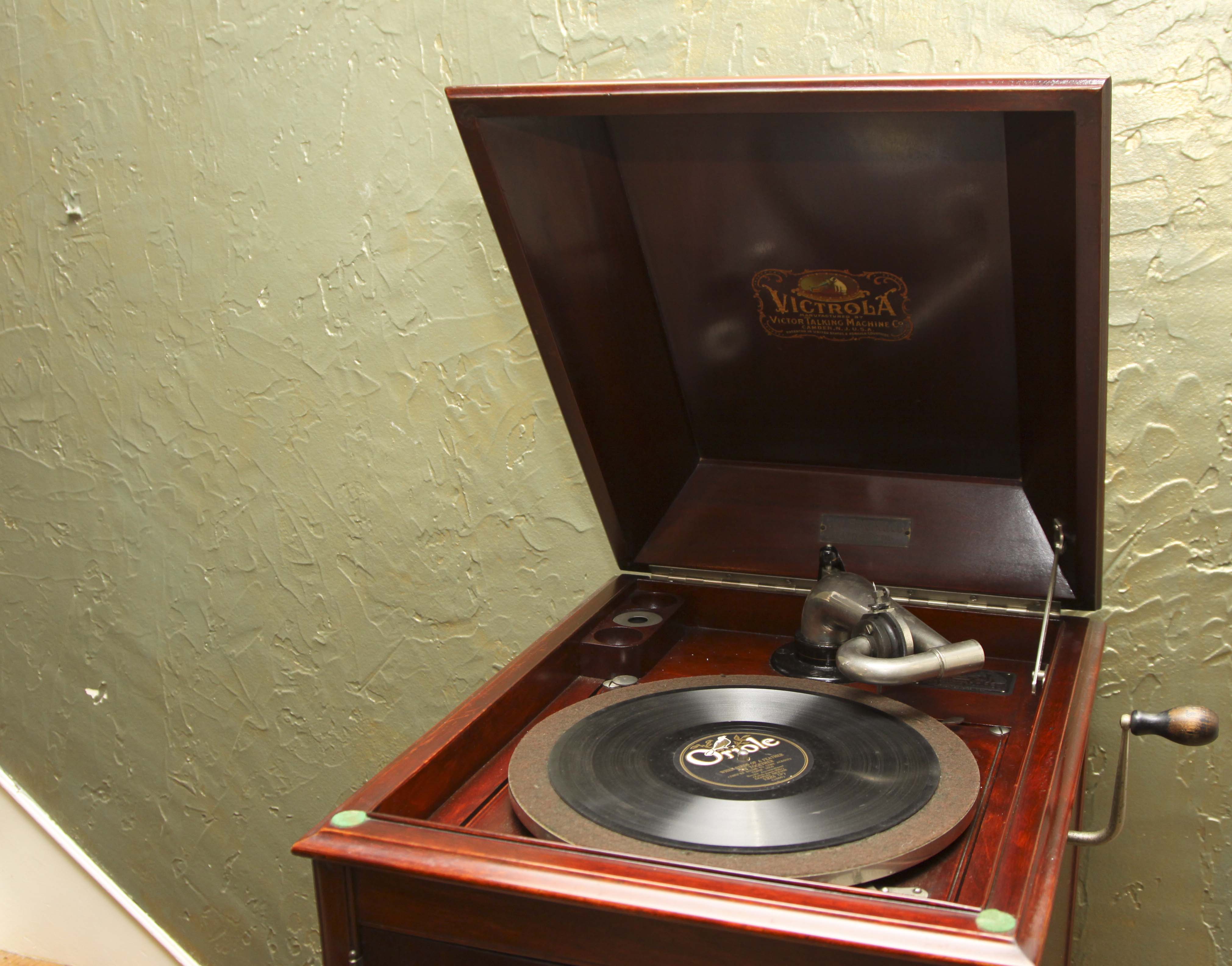 1940s Victrola X "Talking Machine"