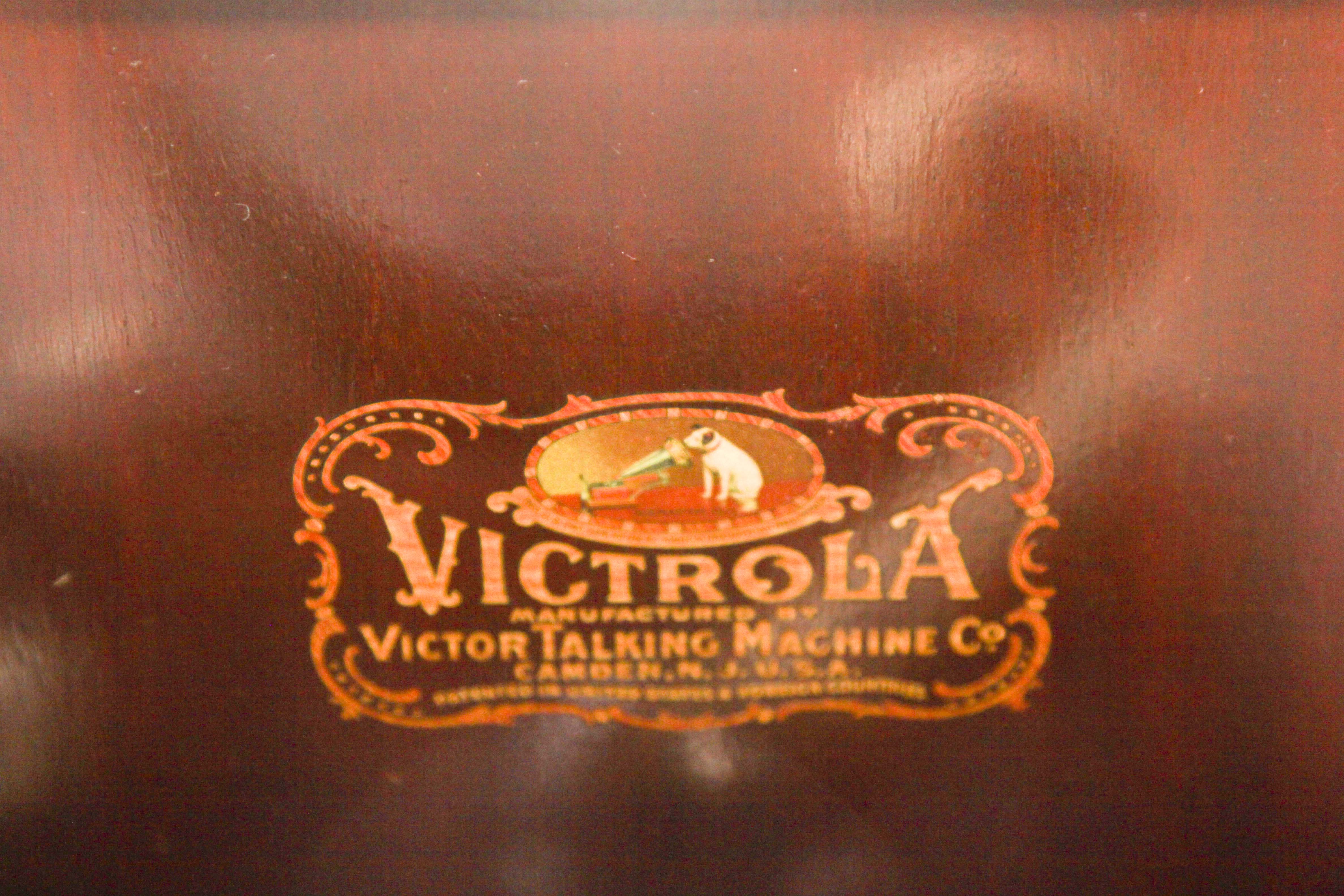 1940s Victrola X "Talking Machine"