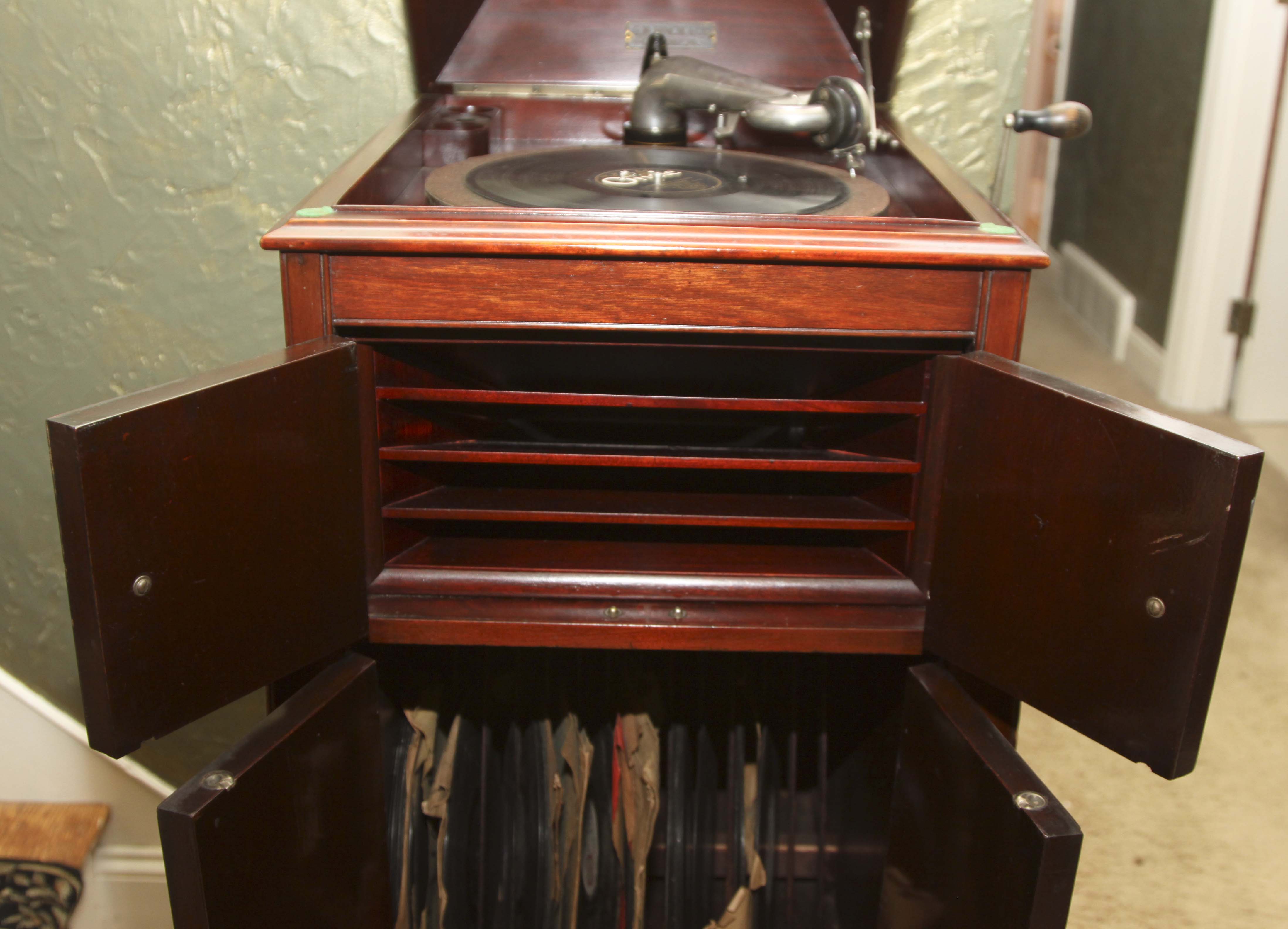 1940s Victrola X "Talking Machine"