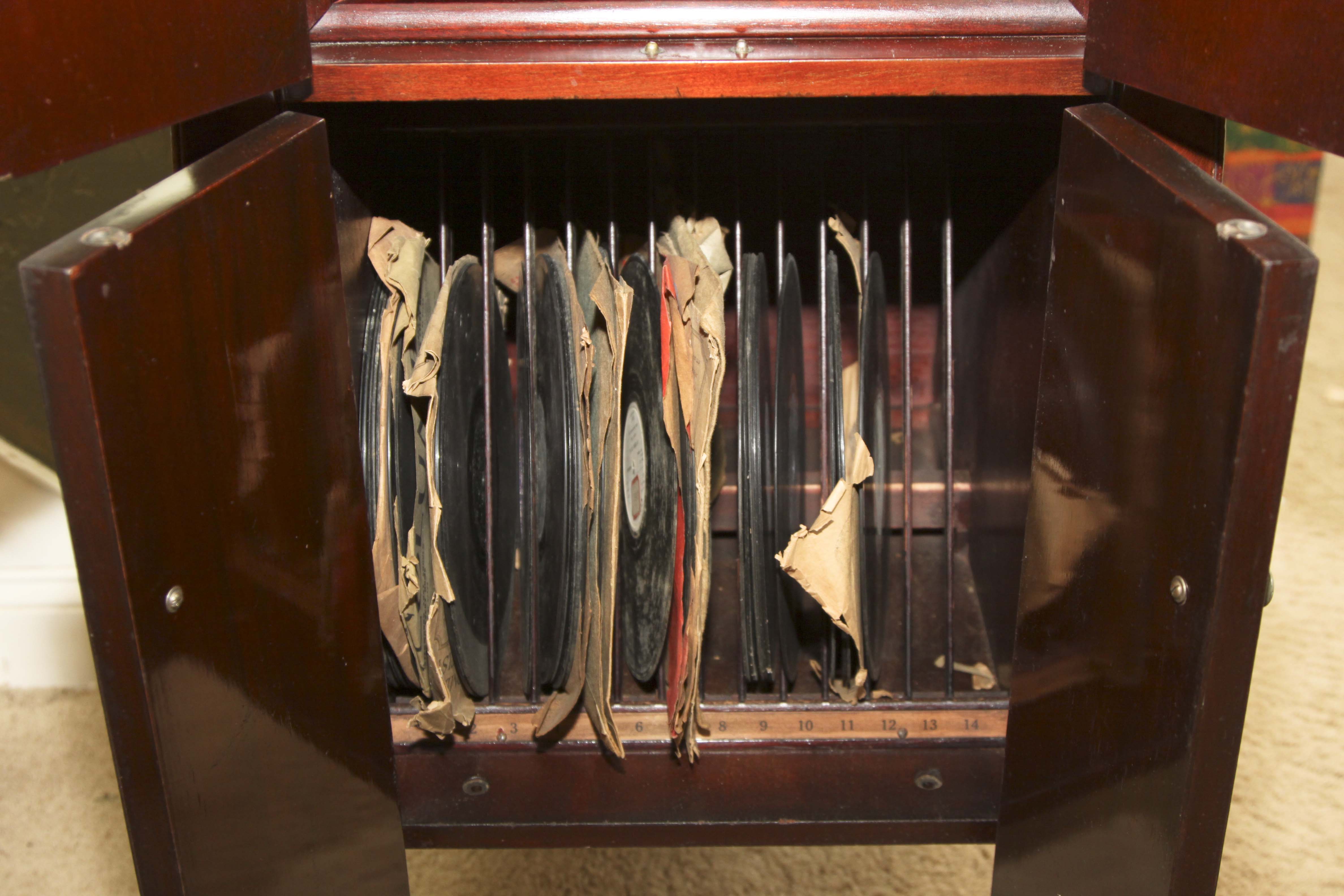 1940s Victrola X "Talking Machine"