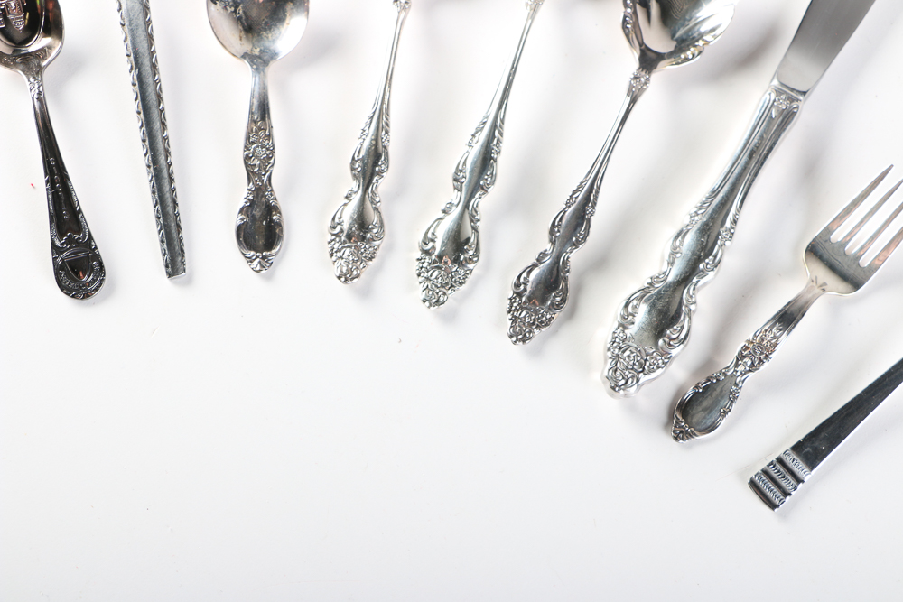 1881 Rogers Oneida Ltd. Silver Plate Flatware Set in Case