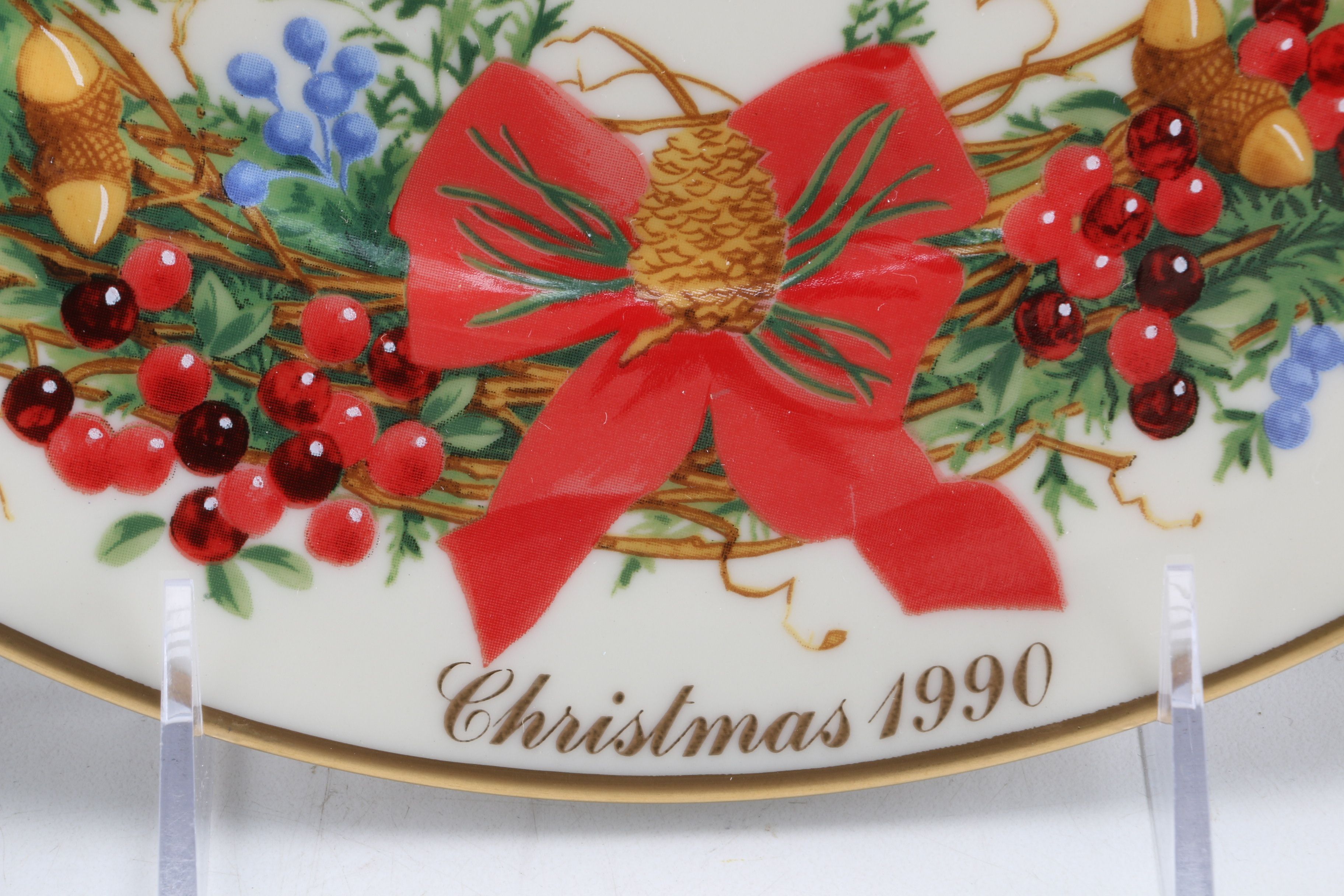 Lenox Limited Edition "Christmas 1990" Plate From "Colonial Christmas Wreath Series"