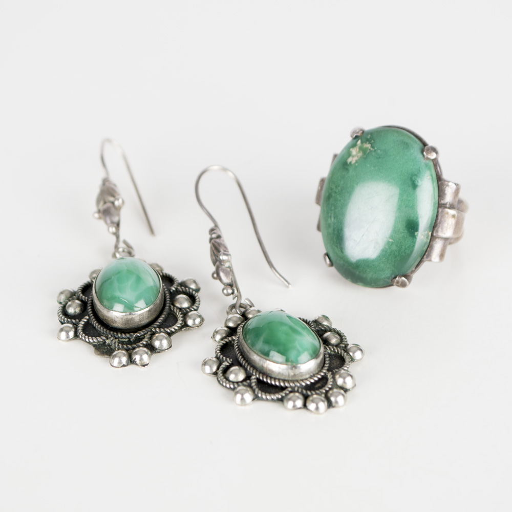Sterling Silver & Cabochon-Cut Jade Jewelry