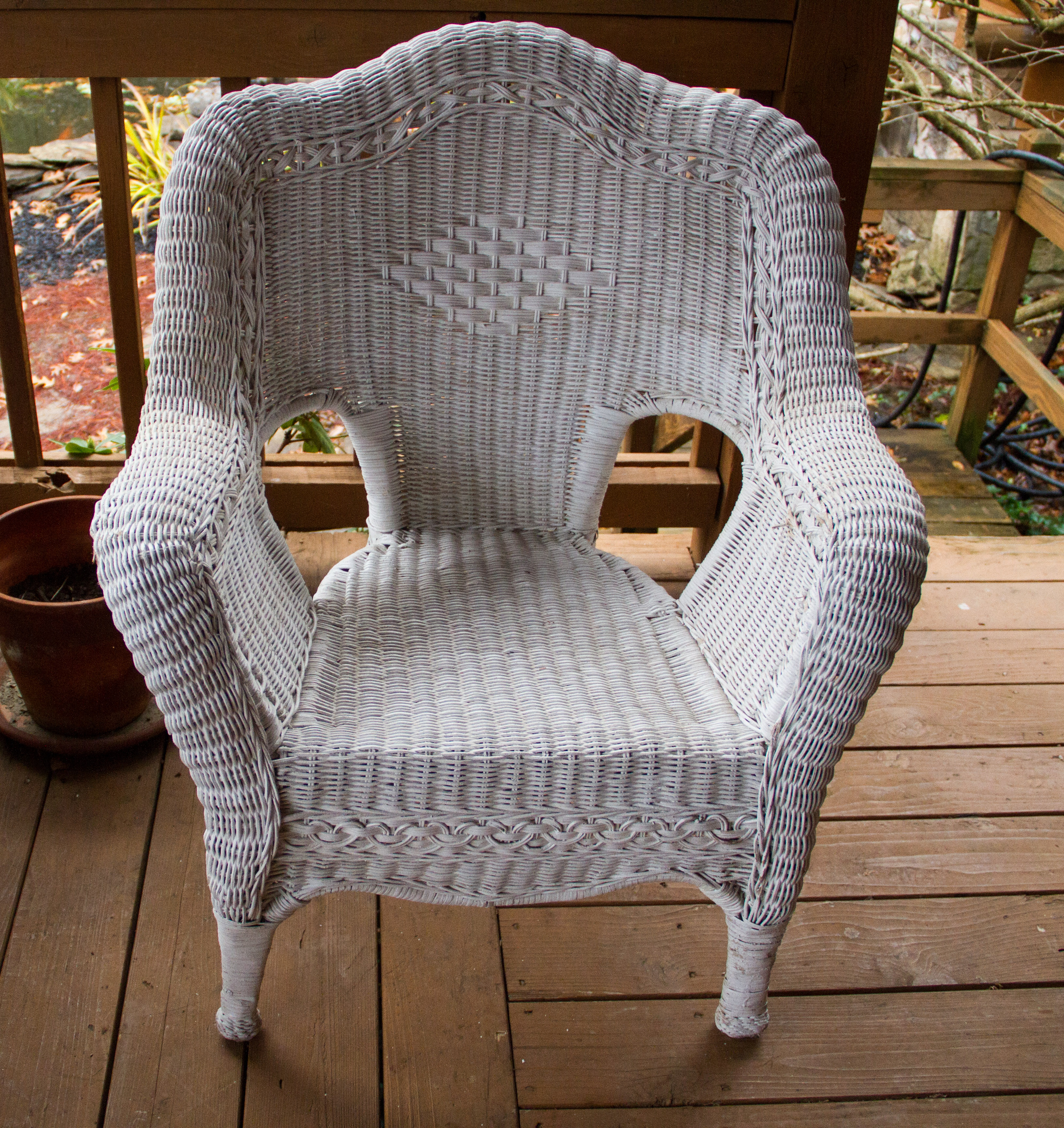 White Wicker Patio Furniture Set