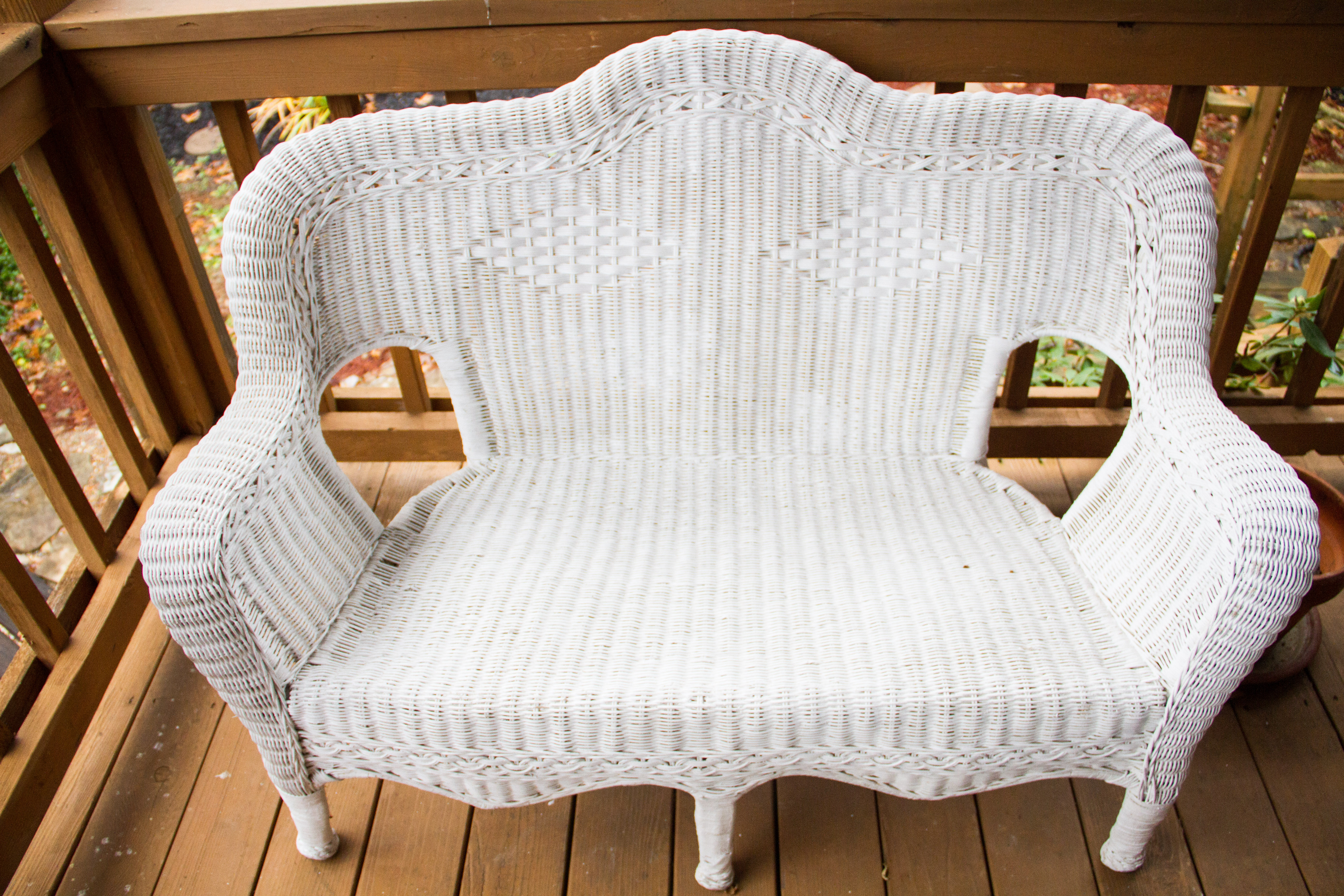 White Wicker Patio Furniture Set
