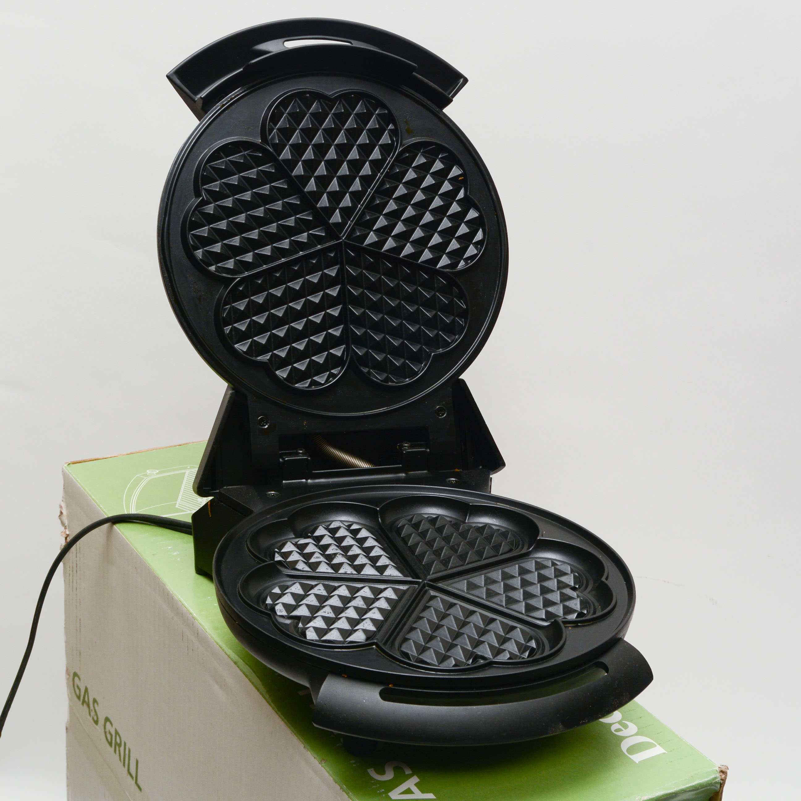 DAK Auto Bakery, George Foreman Grills, Deckmate Gas Grill, and other Kitchen Appliances