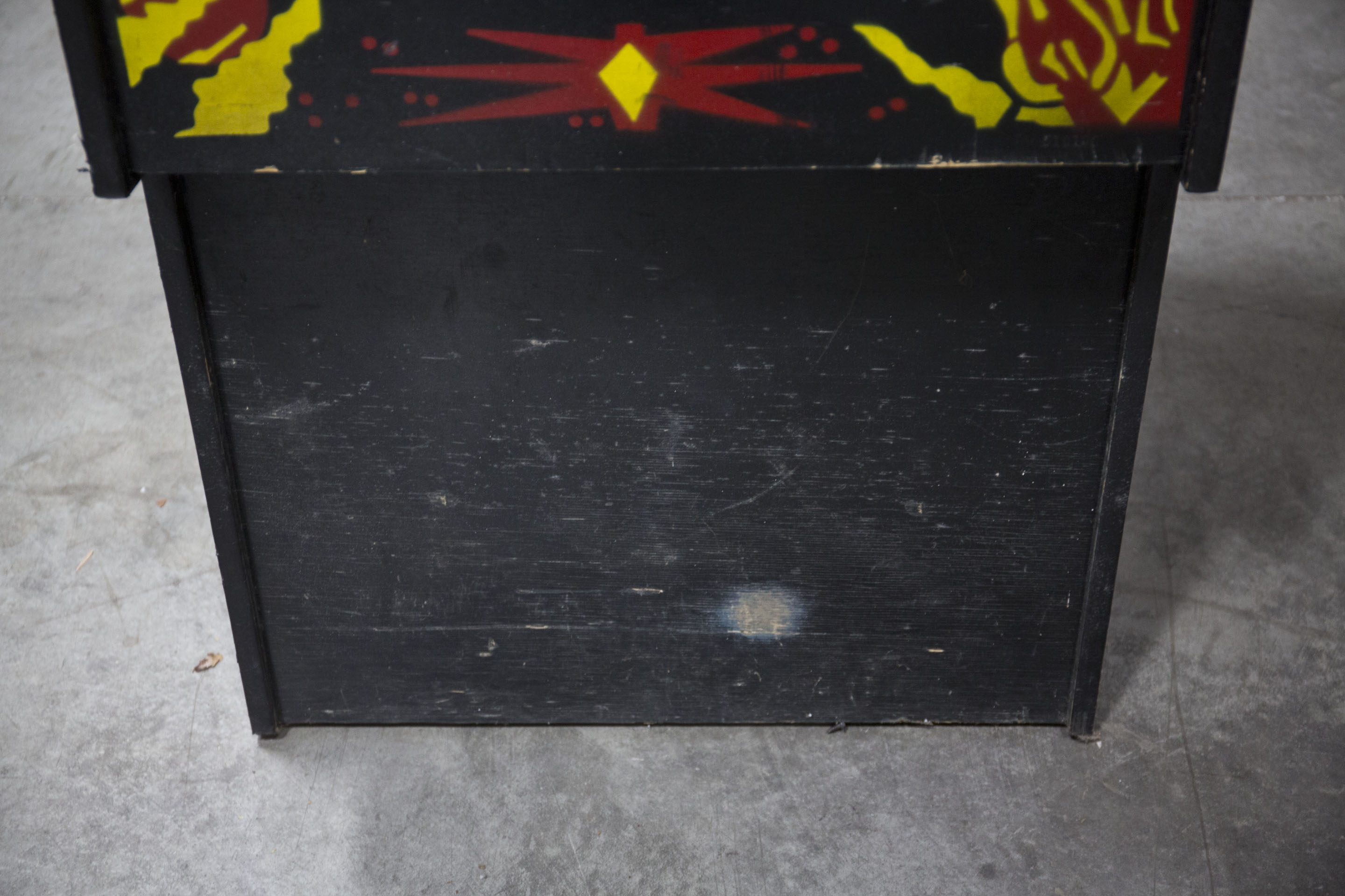 1980s "Defender" Arcade Game Console