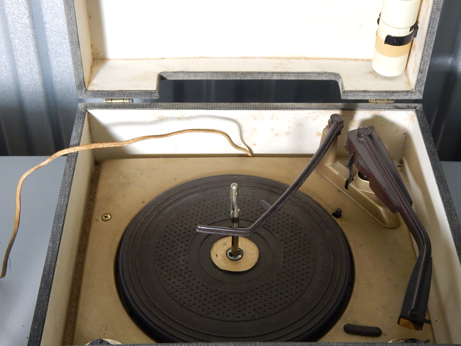 Vintage Portable Philco Stereophonic Fold Out Record Player