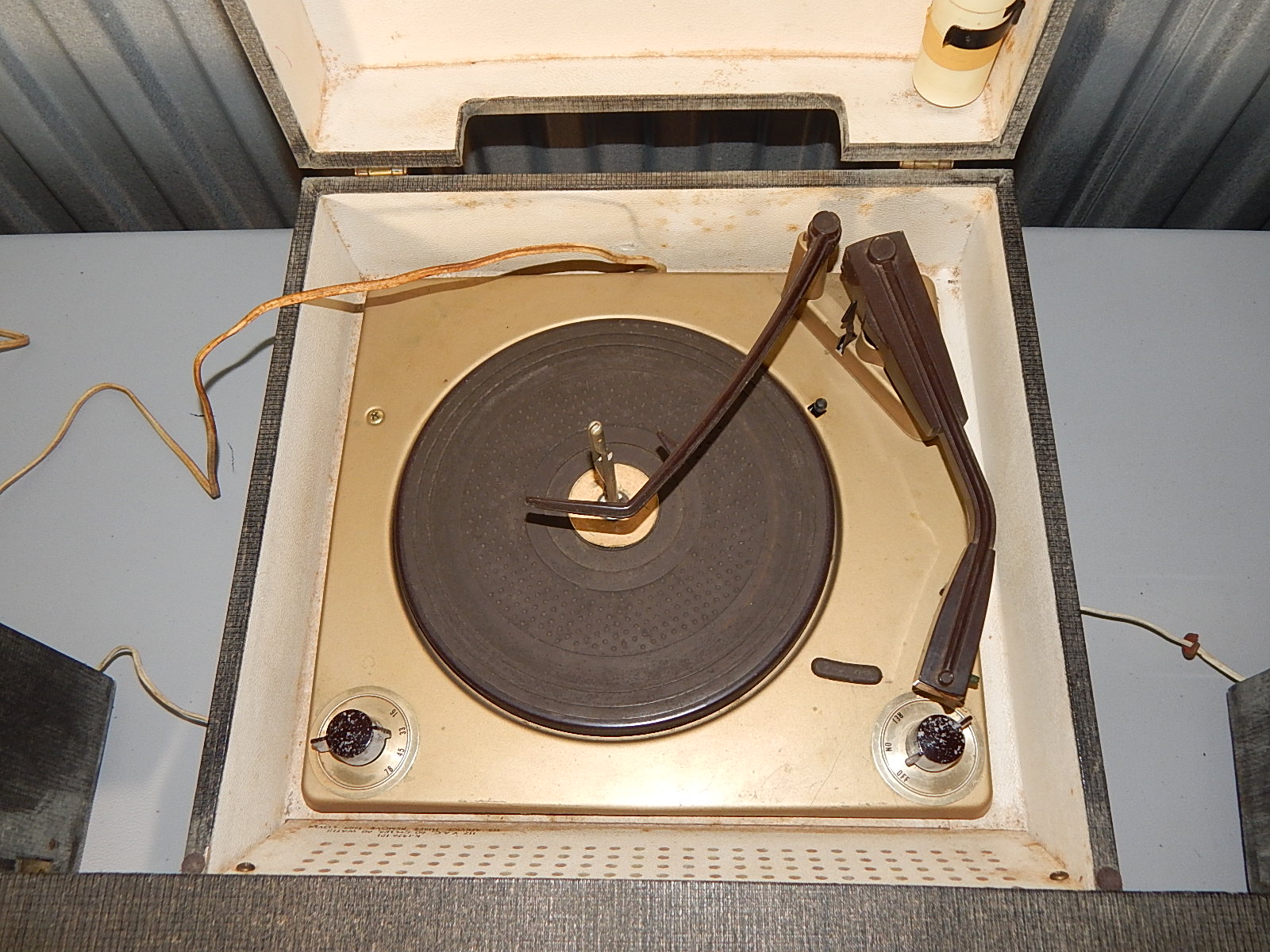 Vintage Portable Philco Stereophonic Fold Out Record Player