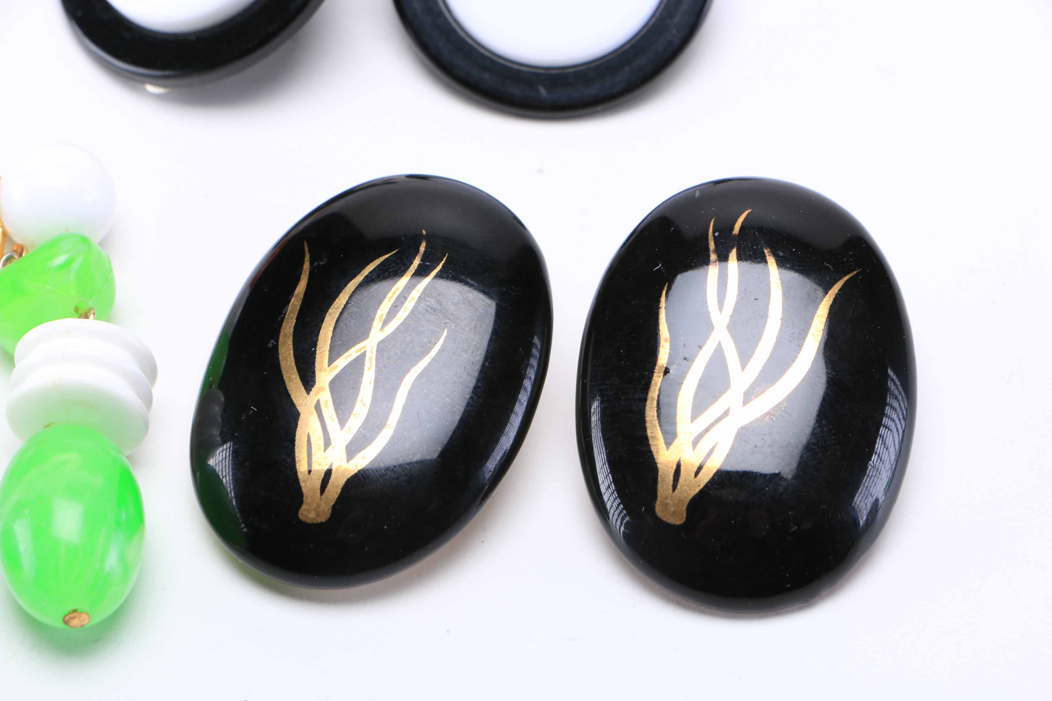 Collection of Assorted Fashion Jewelry