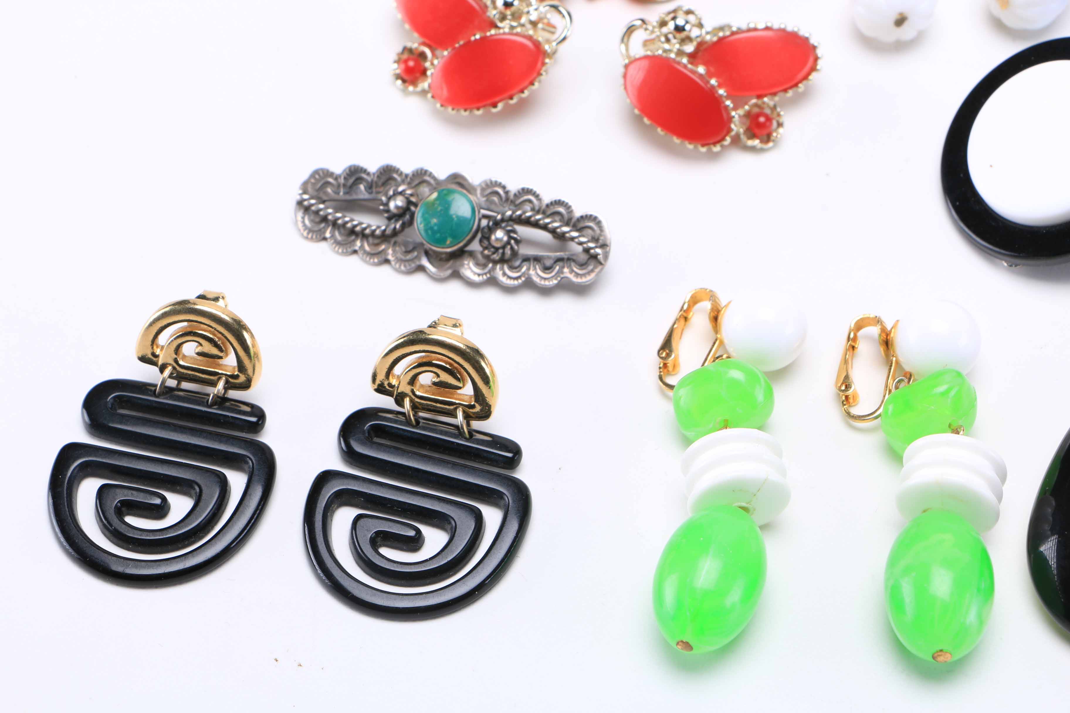 Collection of Assorted Fashion Jewelry