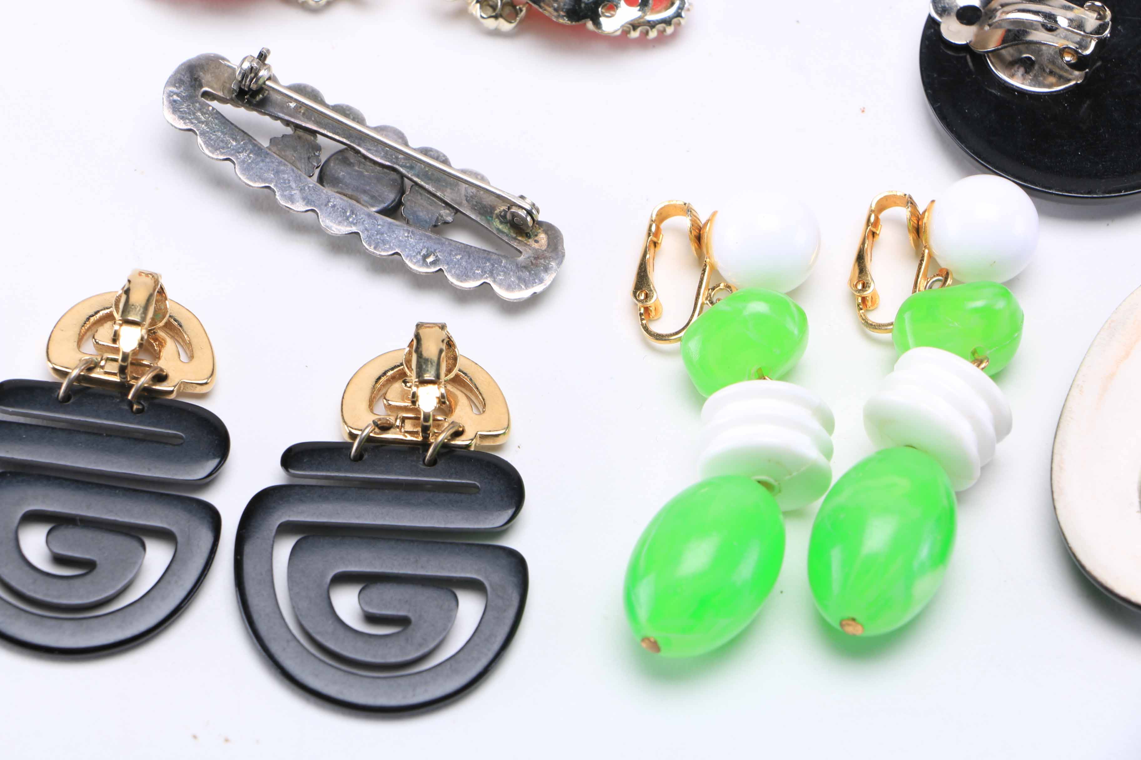 Collection of Assorted Fashion Jewelry