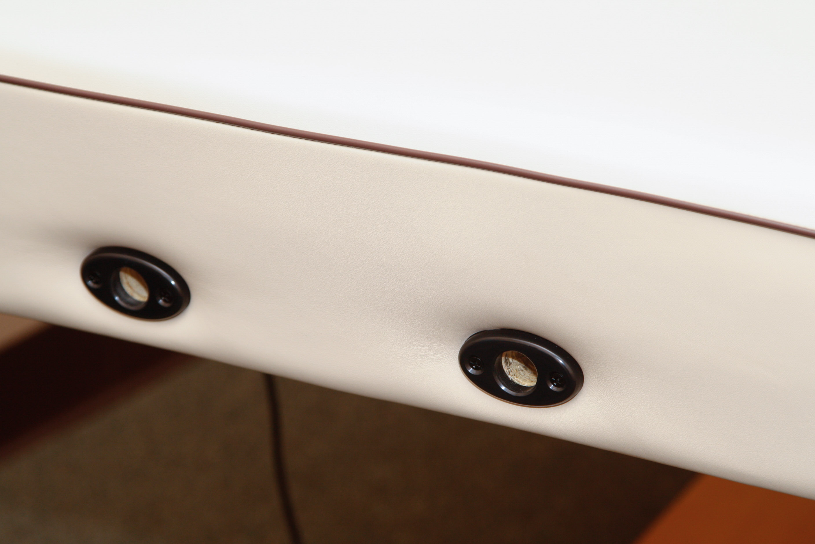 MT MaxKing Comfort Power Lift Stationary Electric Massage Table