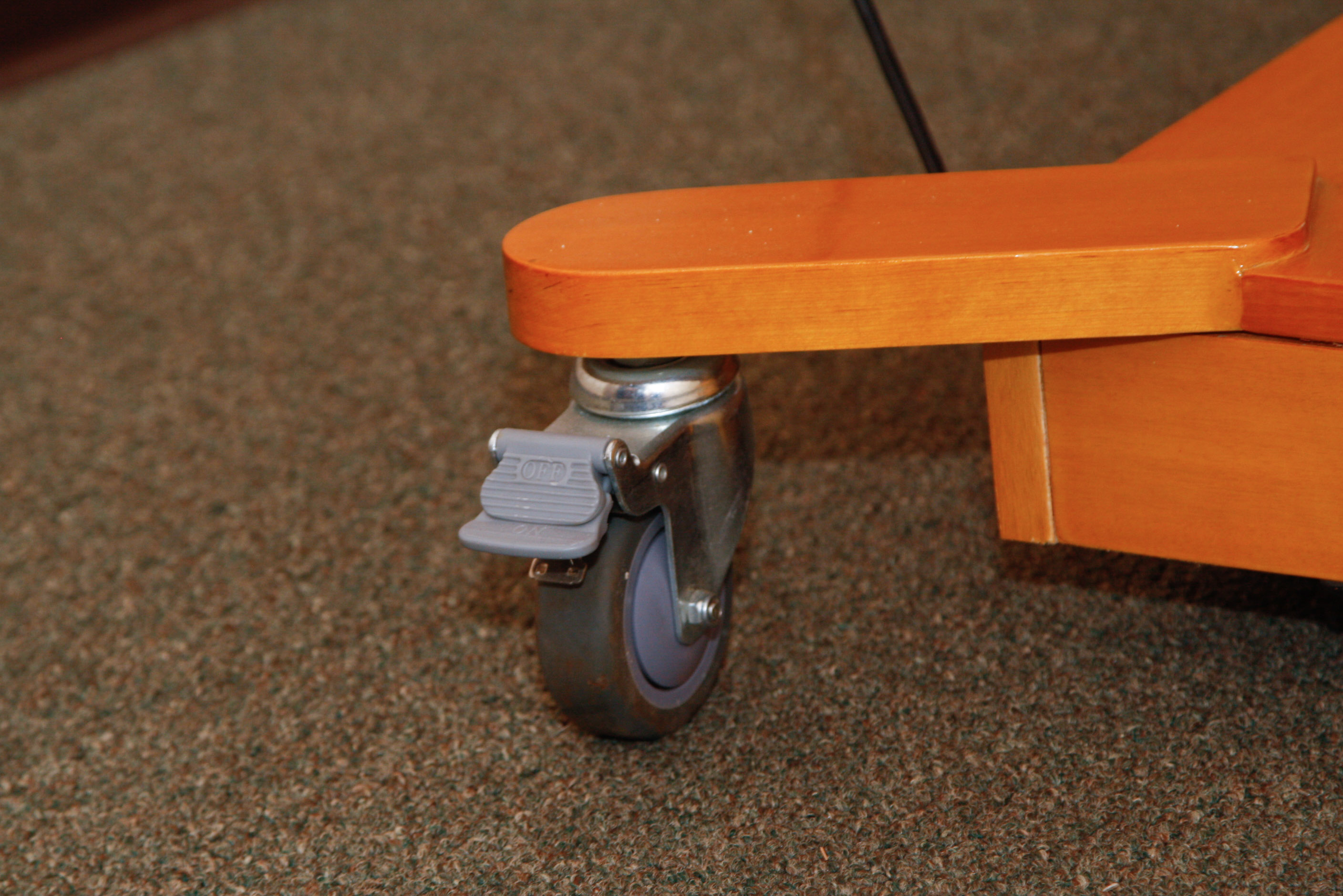 MT MaxKing Comfort Power Lift Stationary Electric Massage Table