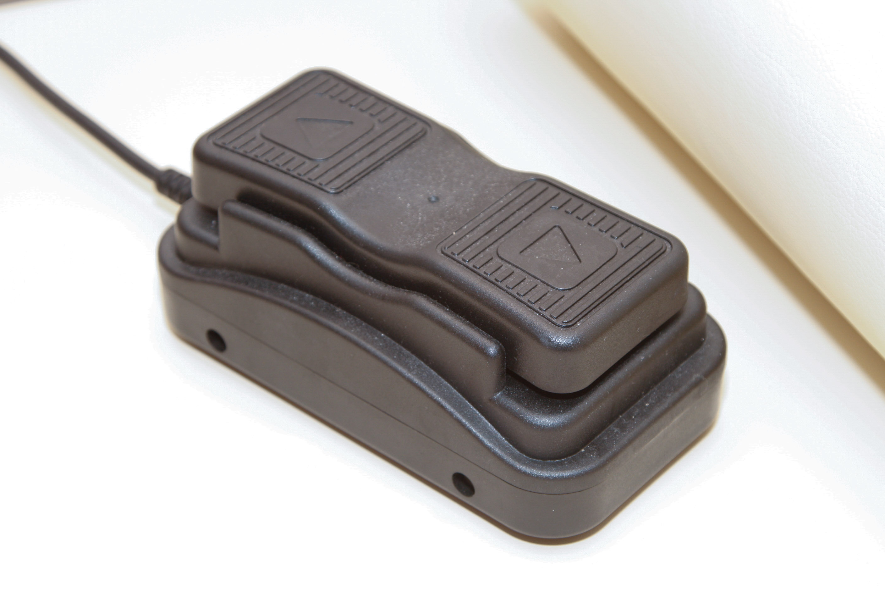 MT MaxKing Comfort Power Lift Stationary Electric Massage Table