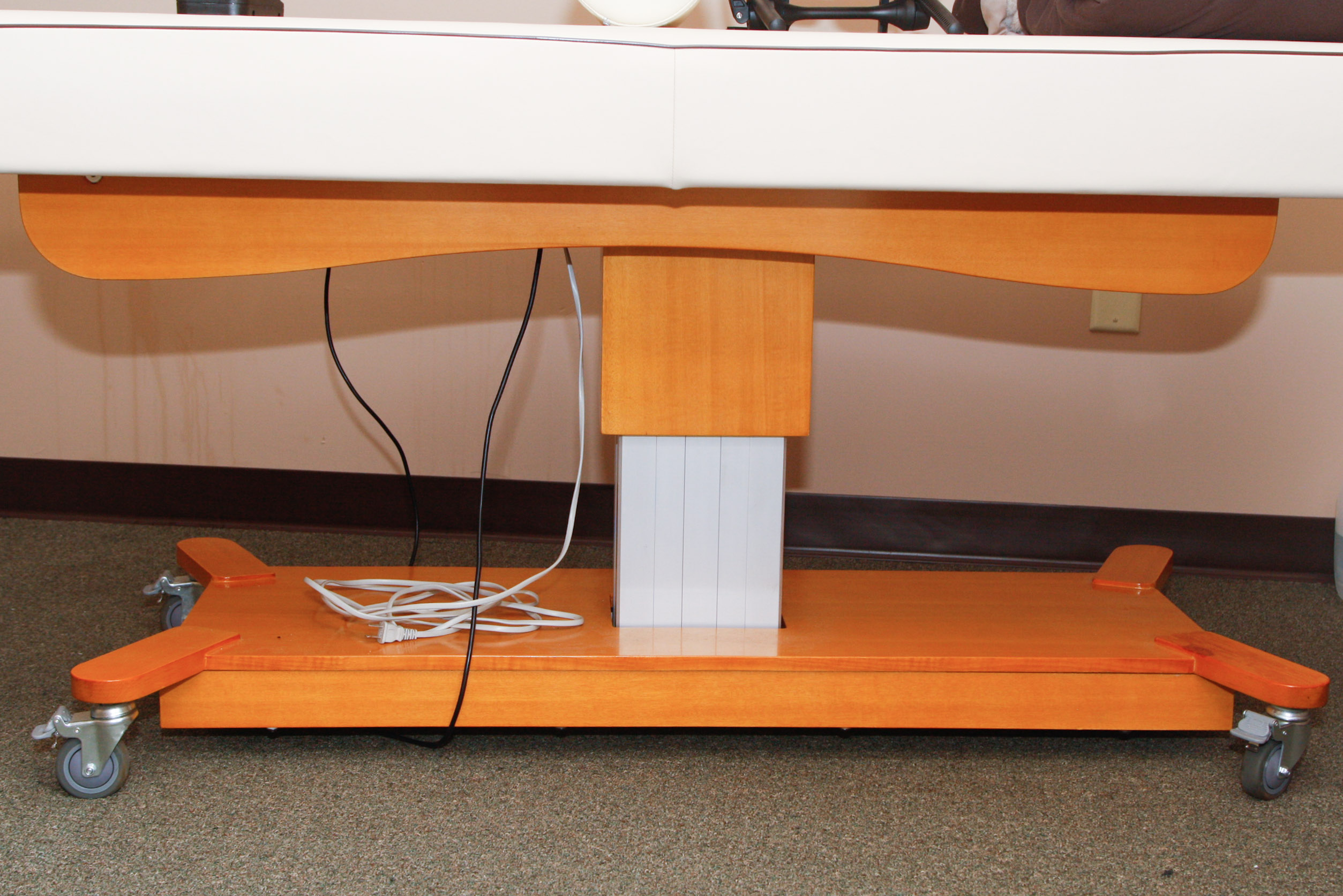 MT MaxKing Comfort Power Lift Stationary Electric Massage Table