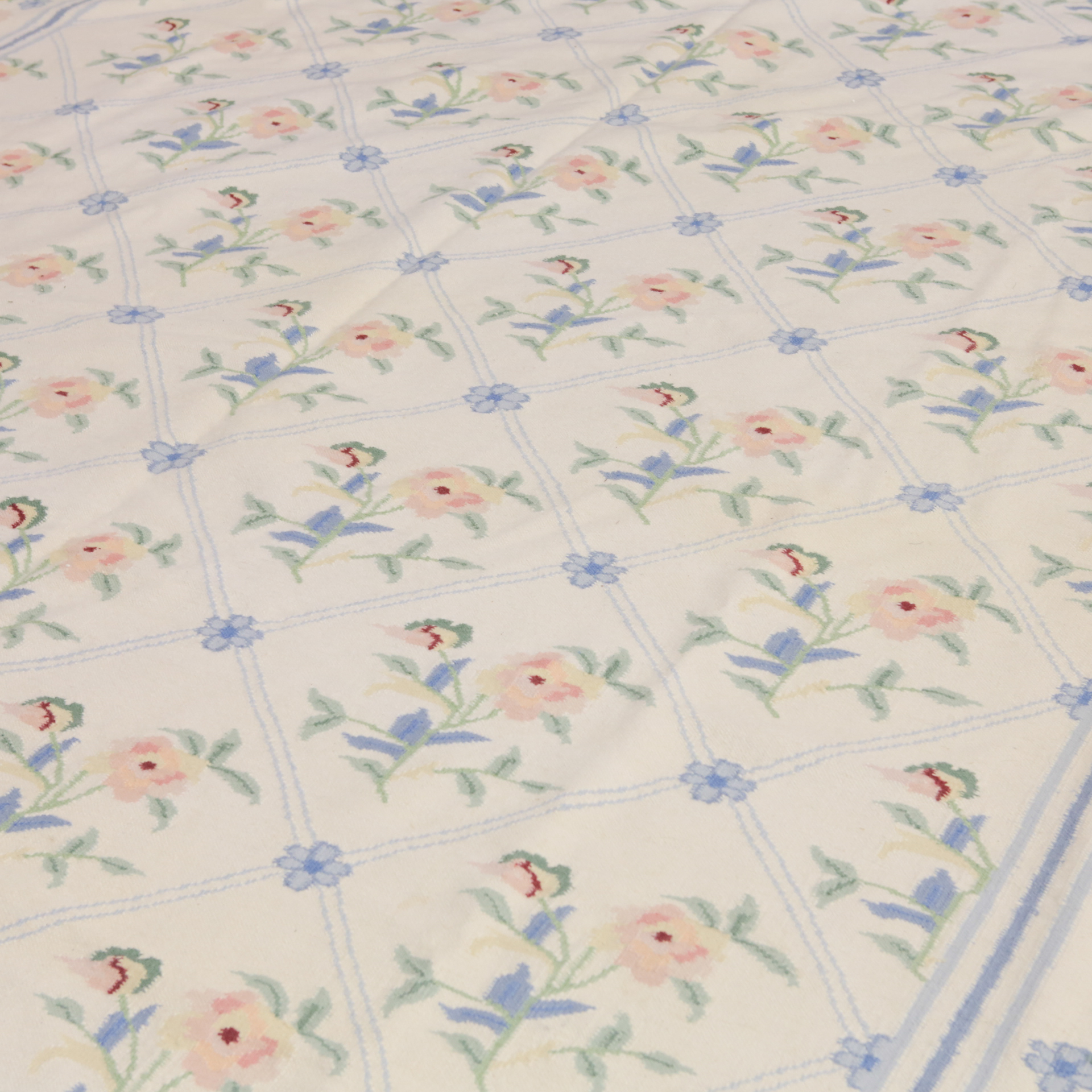 Handmade Floral Flat Weave Rug