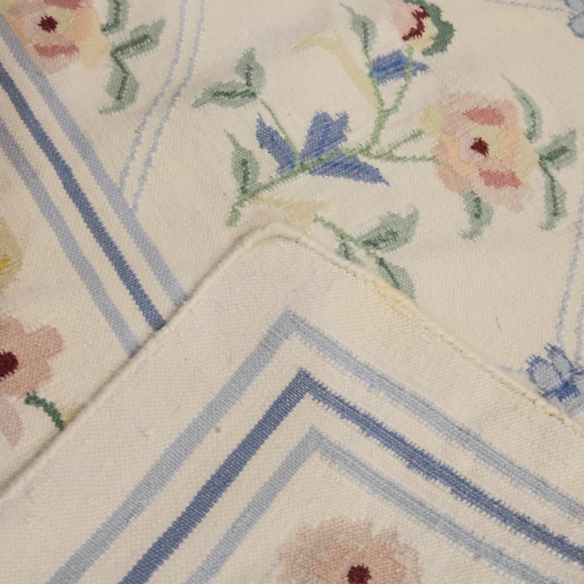 Handmade Floral Flat Weave Rug