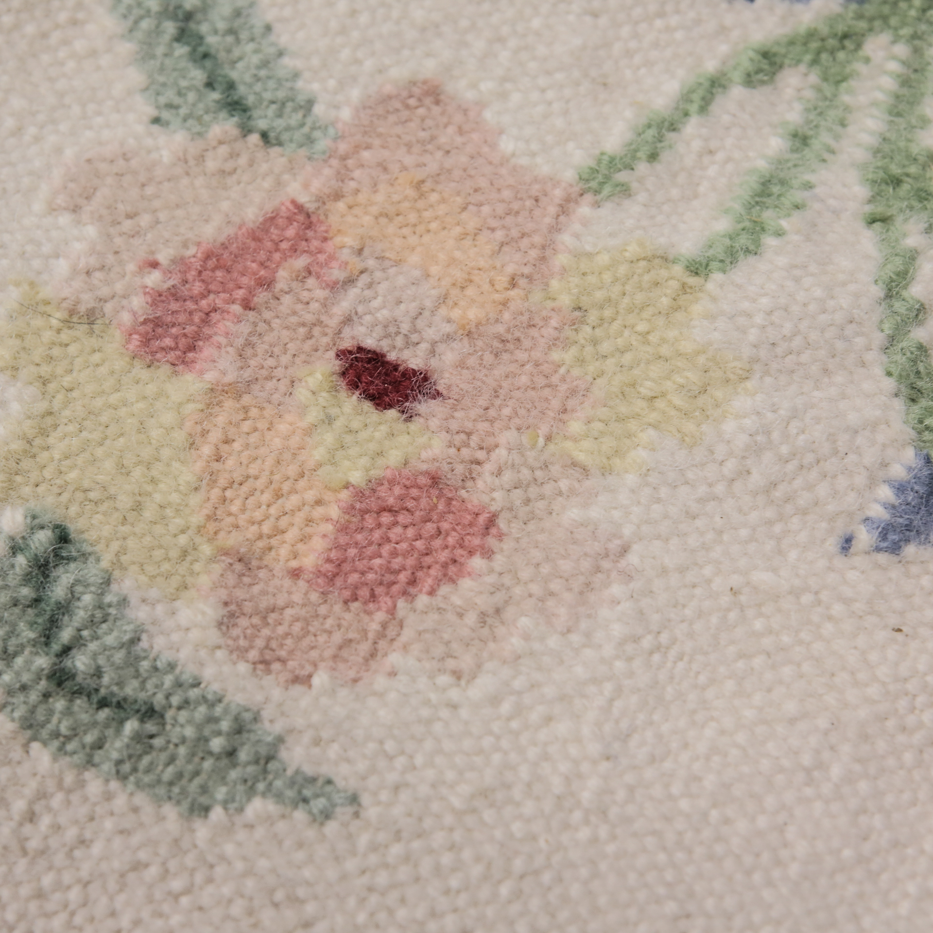 Handmade Floral Flat Weave Rug