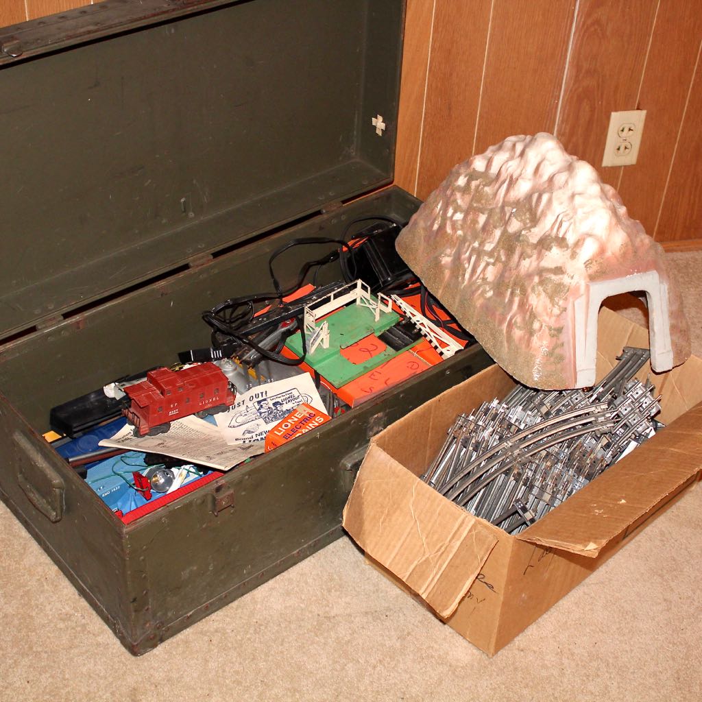 Vintage Lionel "O" Scale Train Set Collectibles